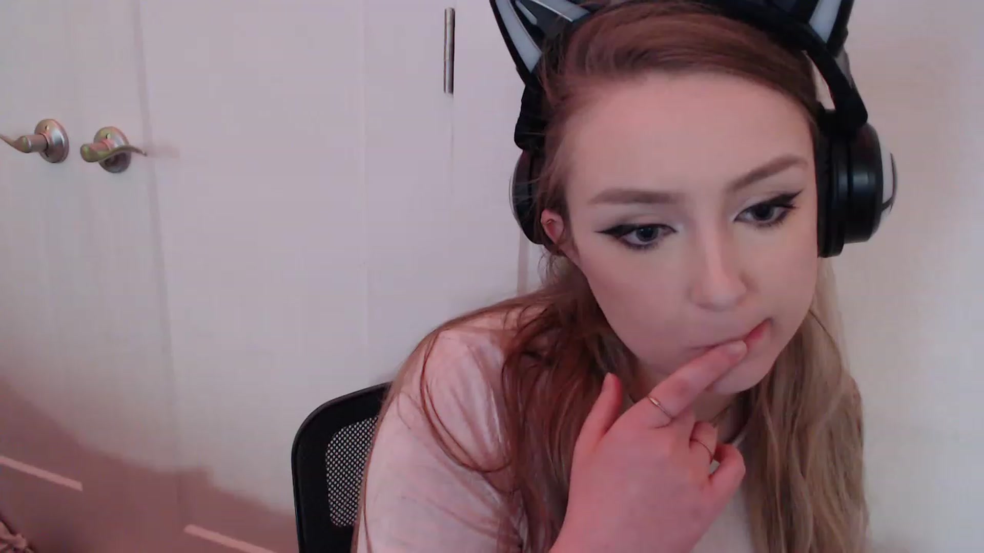 Gallery image thumbnail from LibbyxDoe's myfreecams stream on, 01/29/2023, 09:00 image 17 of 20