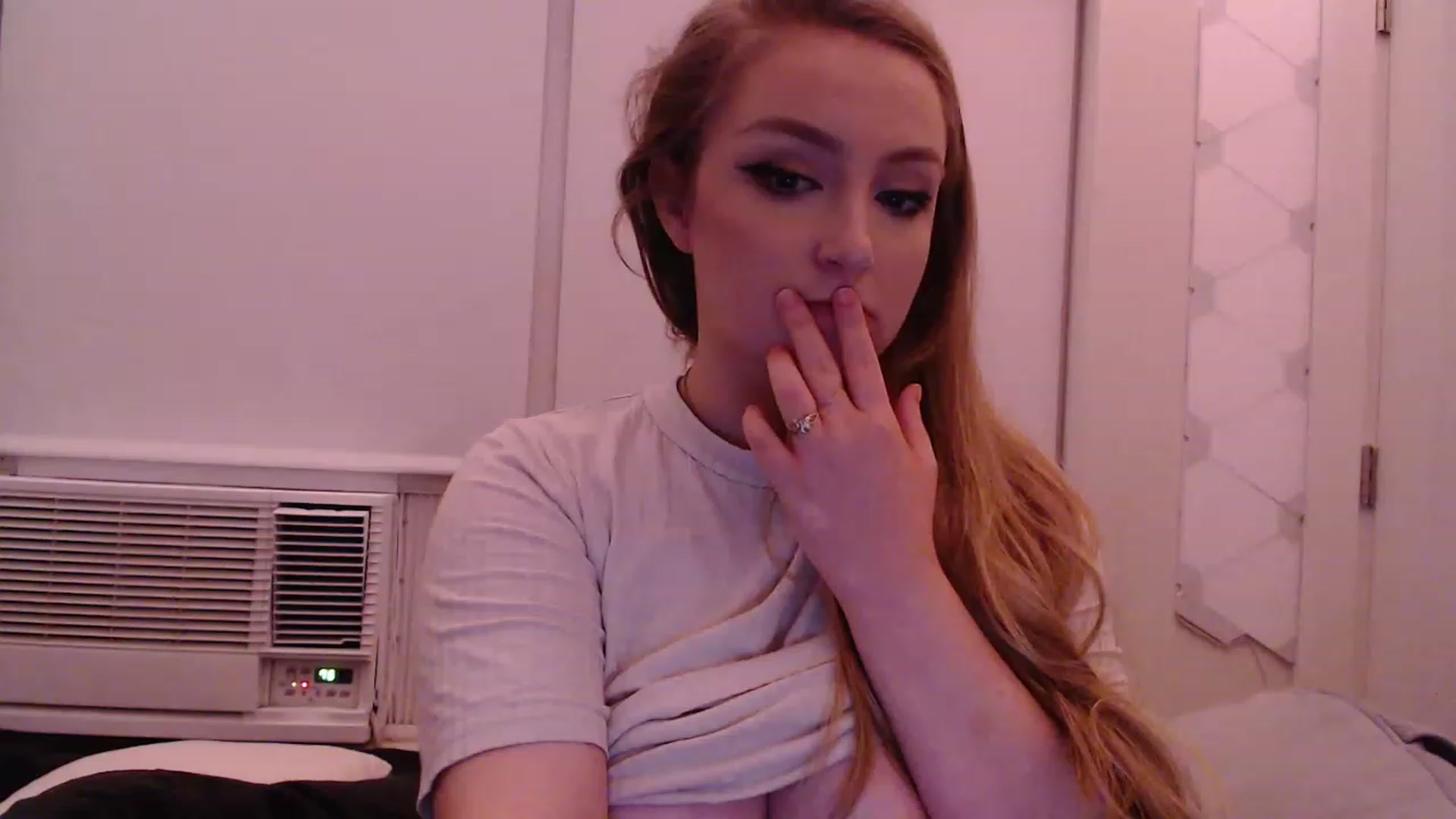 Gallery image thumbnail from LibbyxDoe's myfreecams stream on, 01/29/2023, 10:23 image 19 of 20