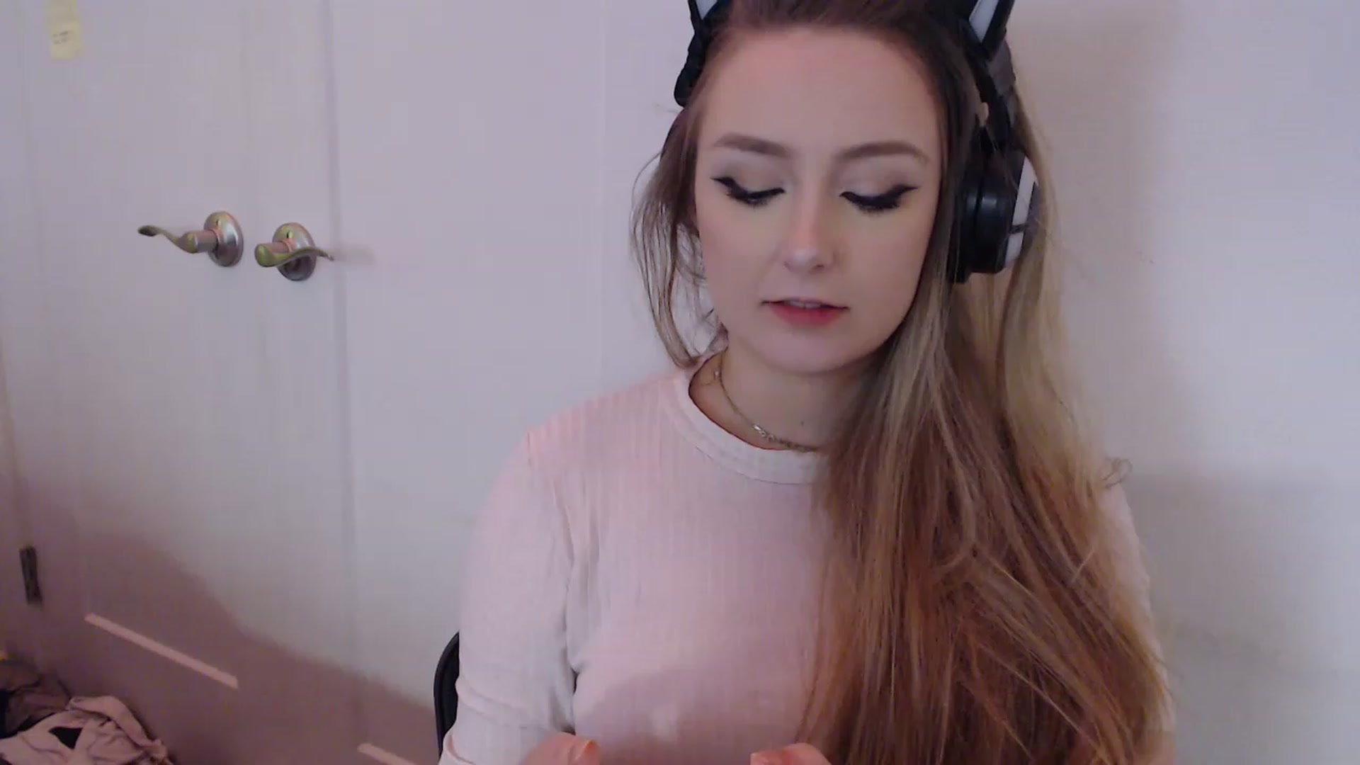 Gallery image thumbnail from LibbyxDoe's myfreecams stream on, 01/29/2023, 10:23 image 9 of 20