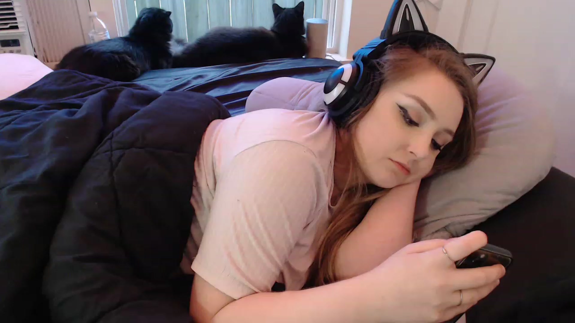 Gallery image thumbnail from LibbyxDoe's myfreecams stream on, 01/29/2023, 15:44 image 10 of 20