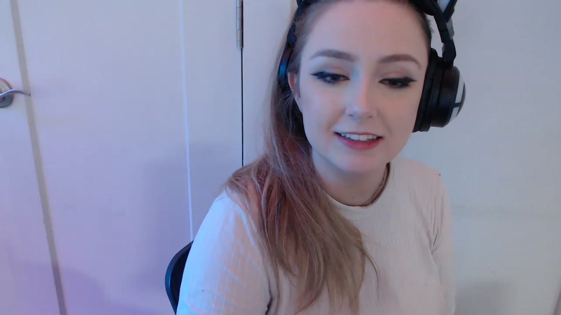 Gallery image thumbnail from LibbyxDoe's myfreecams stream on, 01/29/2023, 15:44 image 19 of 20