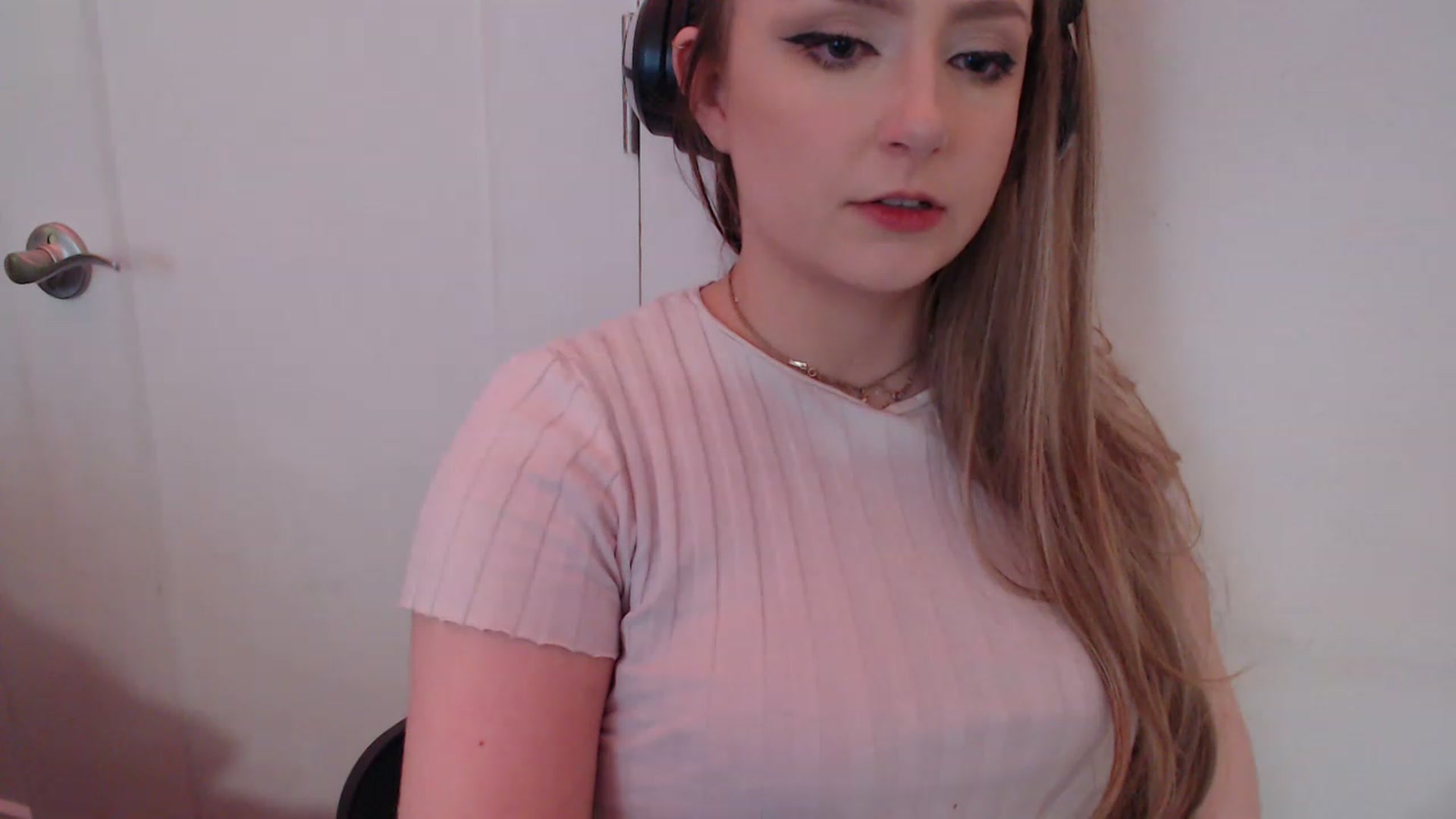 Gallery image thumbnail from LibbyxDoe's myfreecams stream on, 01/31/2023, 11:09 image 14 of 20