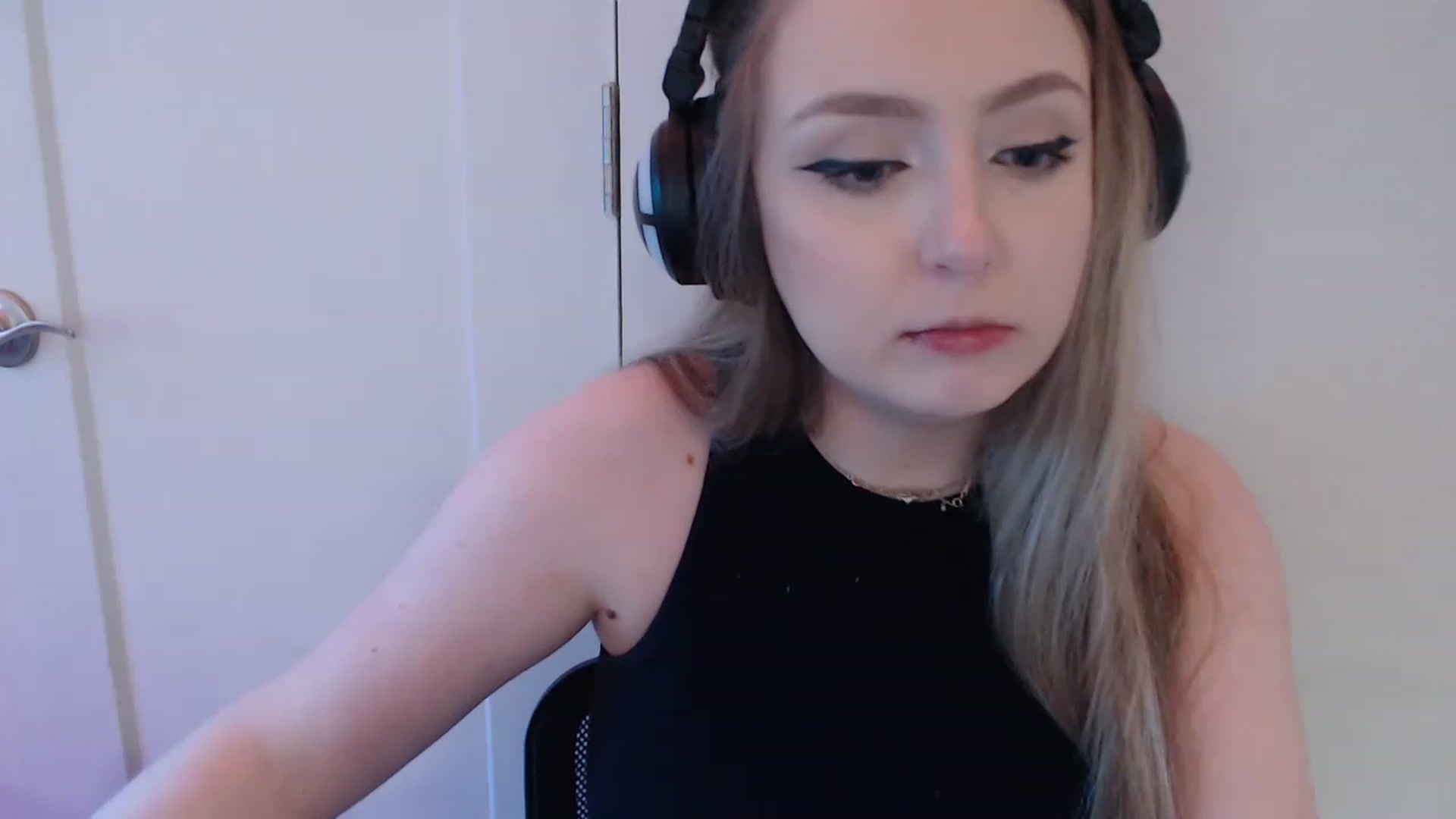 Gallery image thumbnail from LibbyxDoe's myfreecams stream on, 02/01/2023, 15:41 image 14 of 20