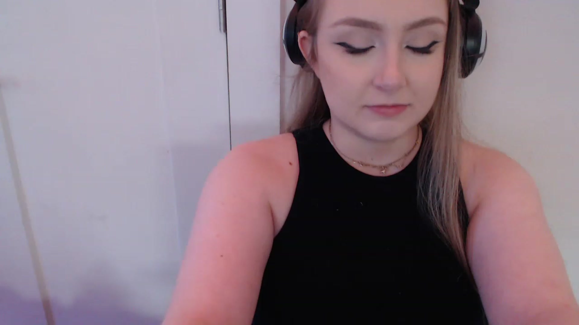 Gallery image thumbnail from LibbyxDoe's myfreecams stream on, 02/01/2023, 15:41 image 7 of 20