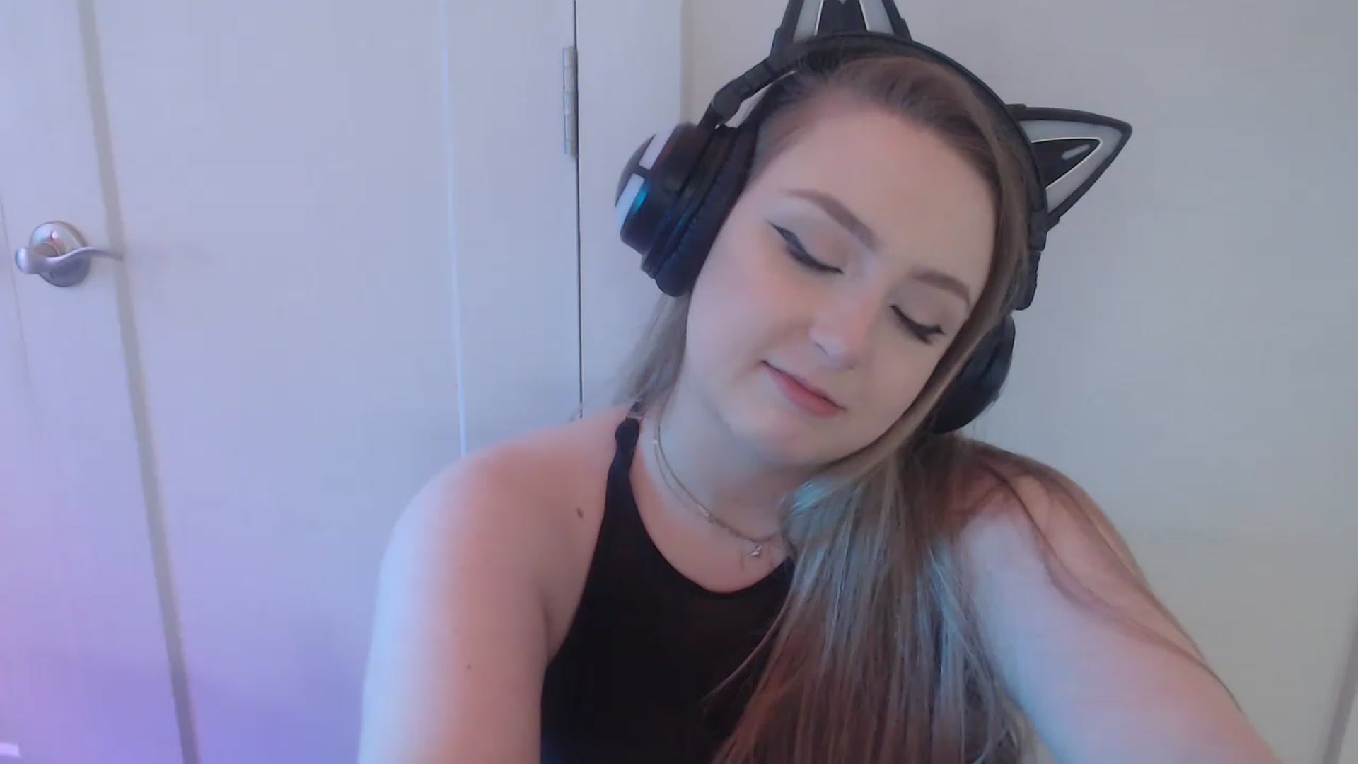 Gallery image thumbnail from LibbyxDoe's myfreecams stream on, 02/01/2023, 16:05 image 17 of 20