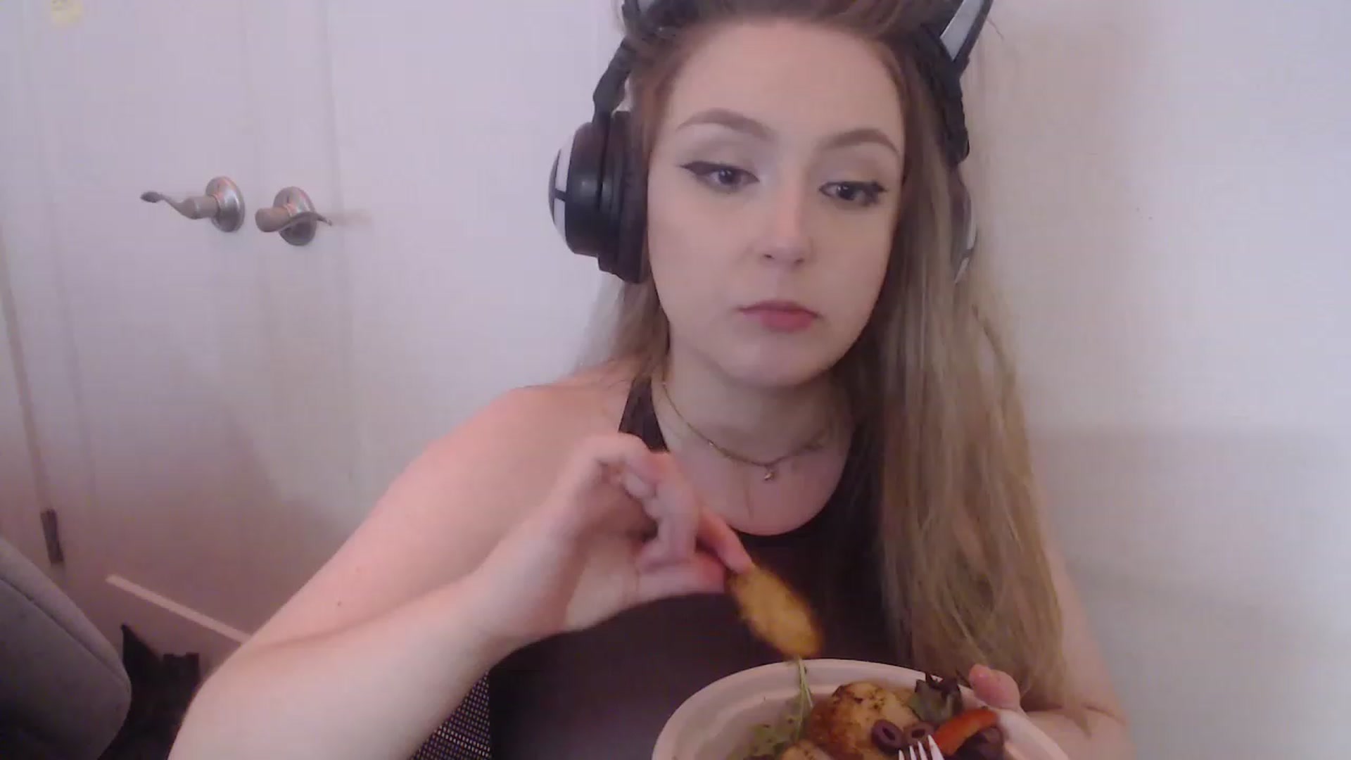 Gallery image thumbnail from LibbyxDoe's myfreecams stream on, 02/02/2023, 01:36 image 6 of 20