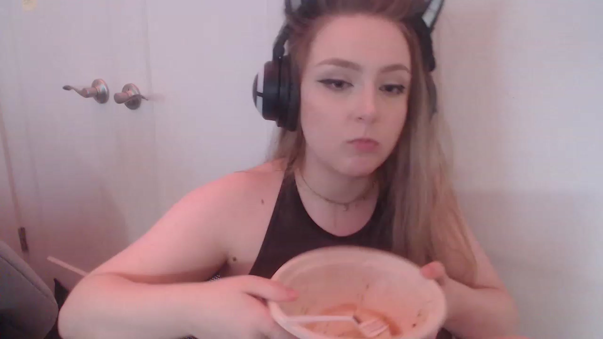 Gallery image thumbnail from LibbyxDoe's myfreecams stream on, 02/02/2023, 01:36 image 8 of 20
