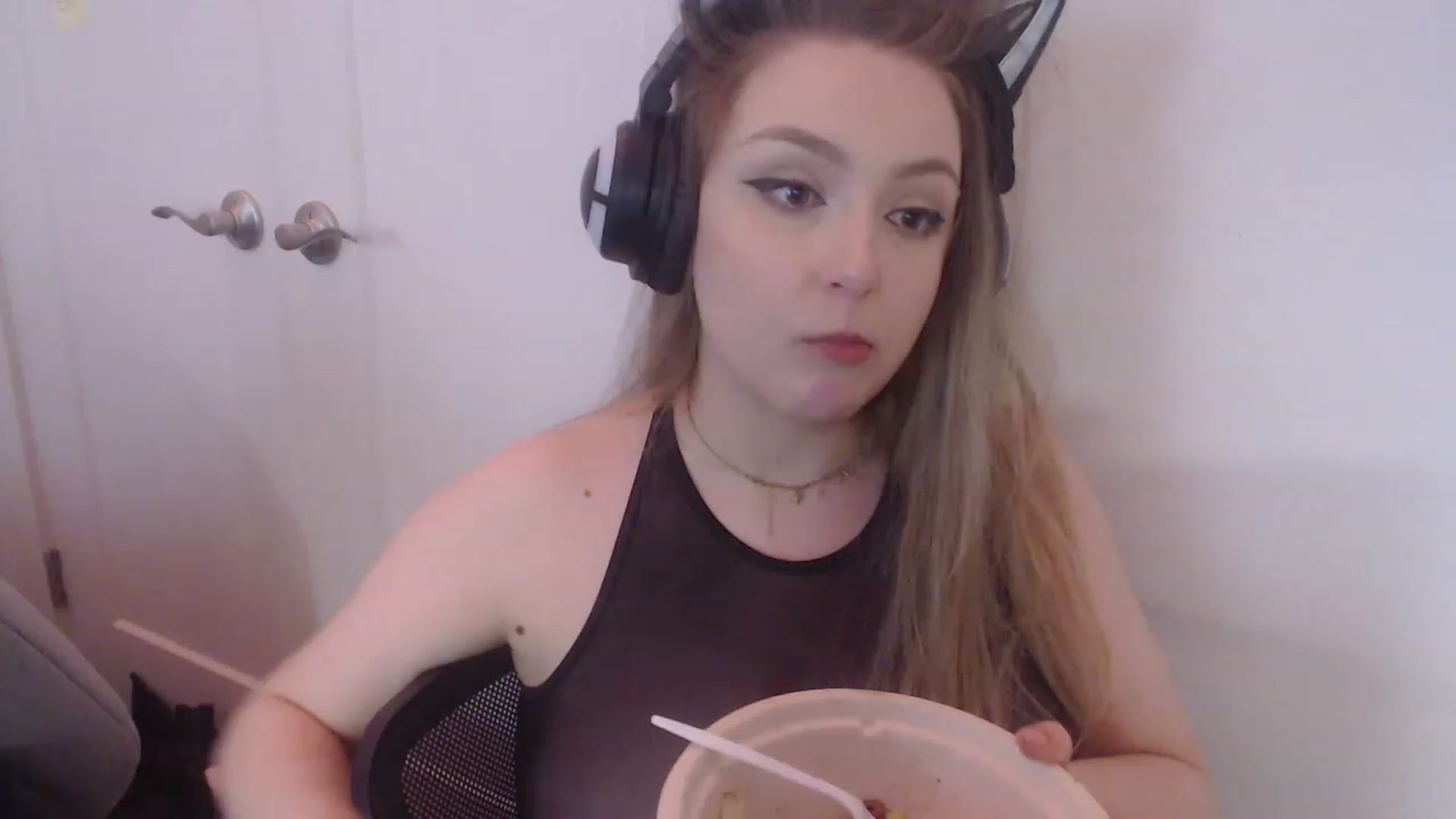Gallery image thumbnail from LibbyxDoe's myfreecams stream on, 02/02/2023, 01:36 image 7 of 20