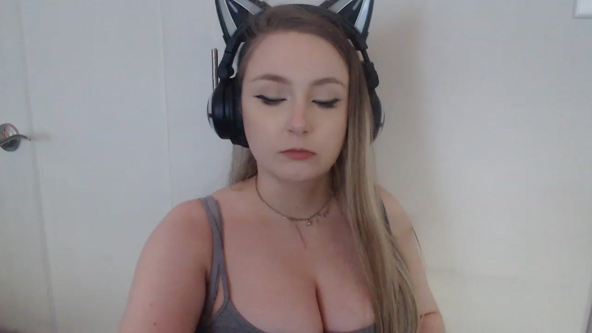 Gallery image thumbnail from LibbyxDoe's myfreecams stream on, 02/03/2023, 11:30 image 10 of 20