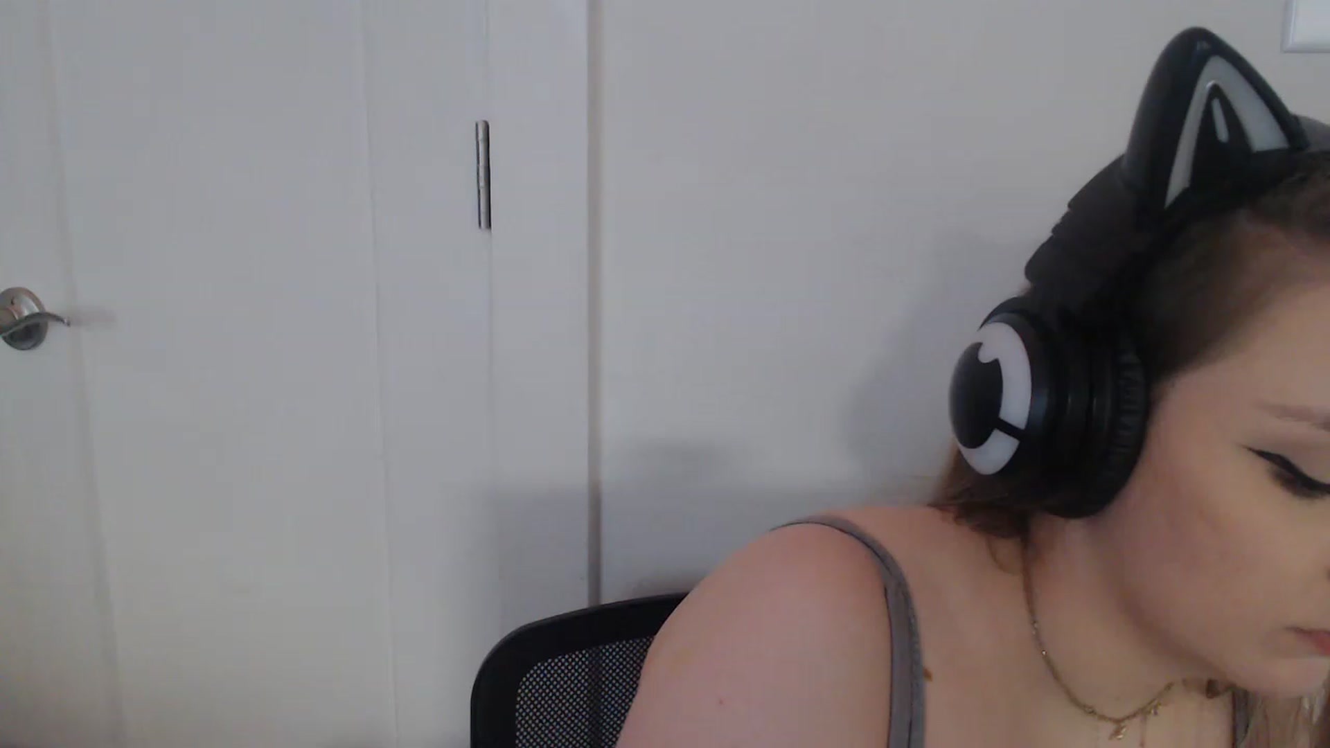 Gallery image thumbnail from LibbyxDoe's myfreecams stream on, 02/03/2023, 11:30 image 15 of 20