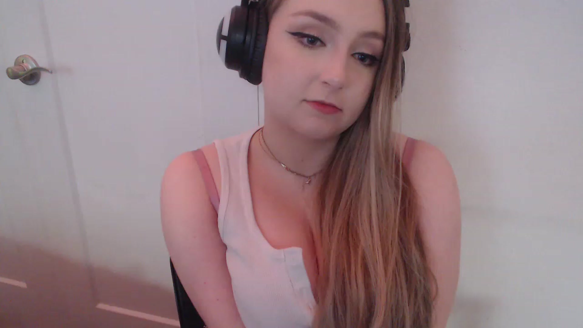 Gallery image thumbnail from LibbyxDoe's myfreecams stream on, 02/04/2023, 08:36 image 1 of 20