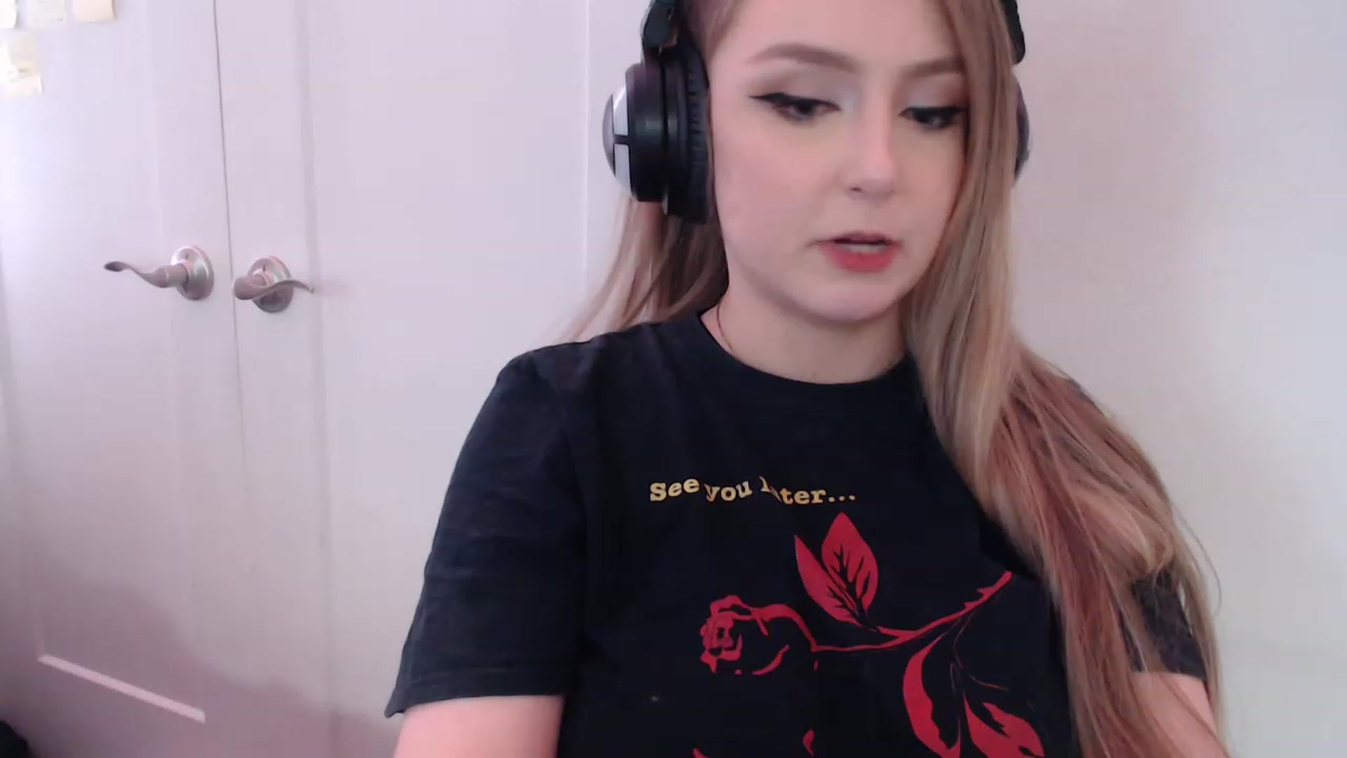 Gallery image thumbnail from LibbyxDoe's myfreecams stream on, 02/12/2023, 08:45 image 7 of 20