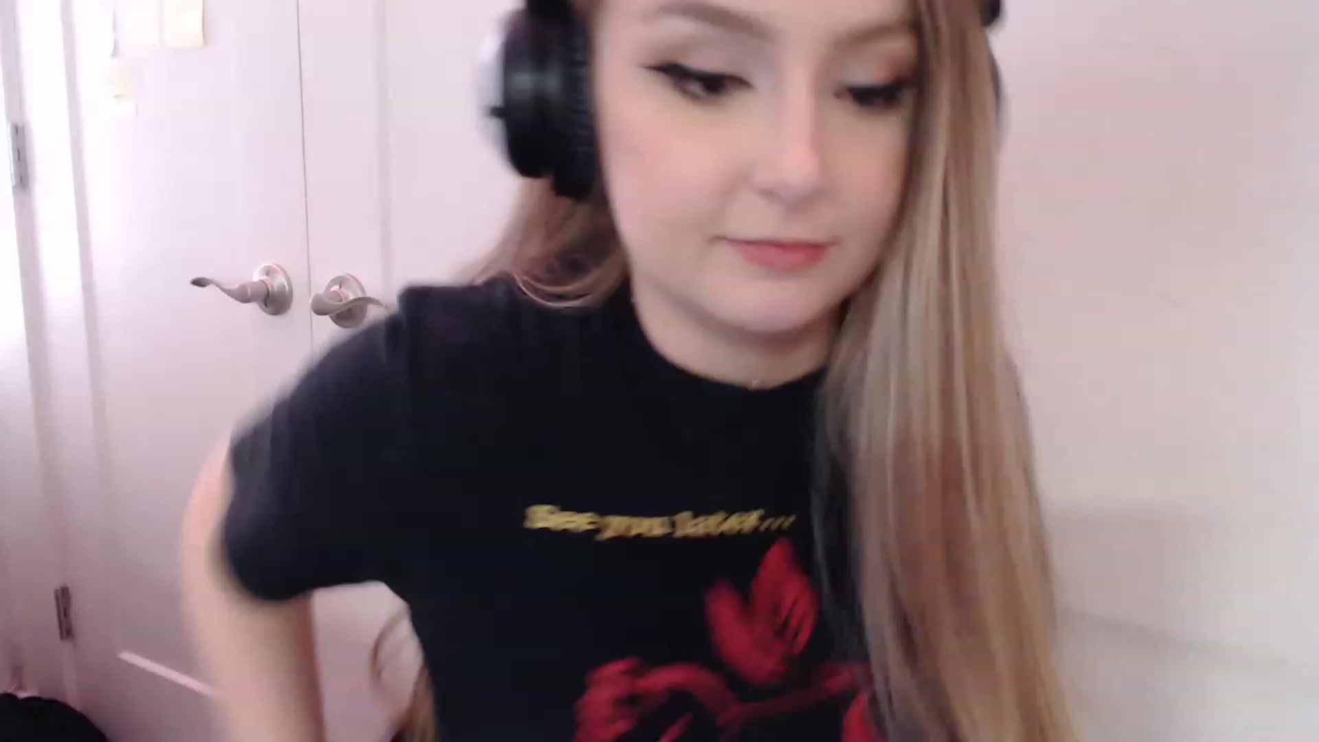 Gallery image thumbnail from LibbyxDoe's myfreecams stream on, 02/12/2023, 09:04 image 20 of 20