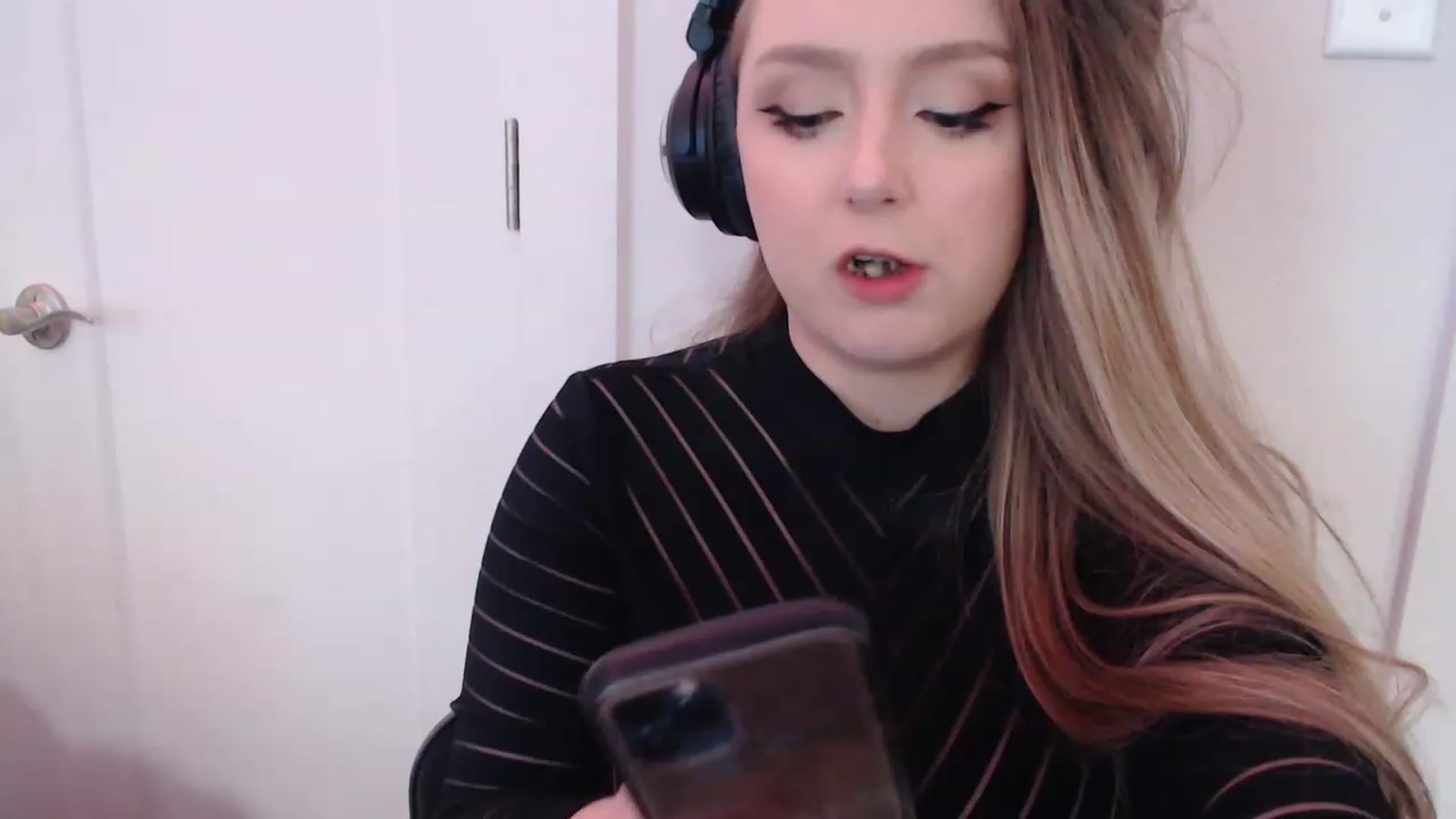 Gallery image thumbnail from LibbyxDoe's myfreecams stream on, 02/13/2023, 10:01 image 20 of 20