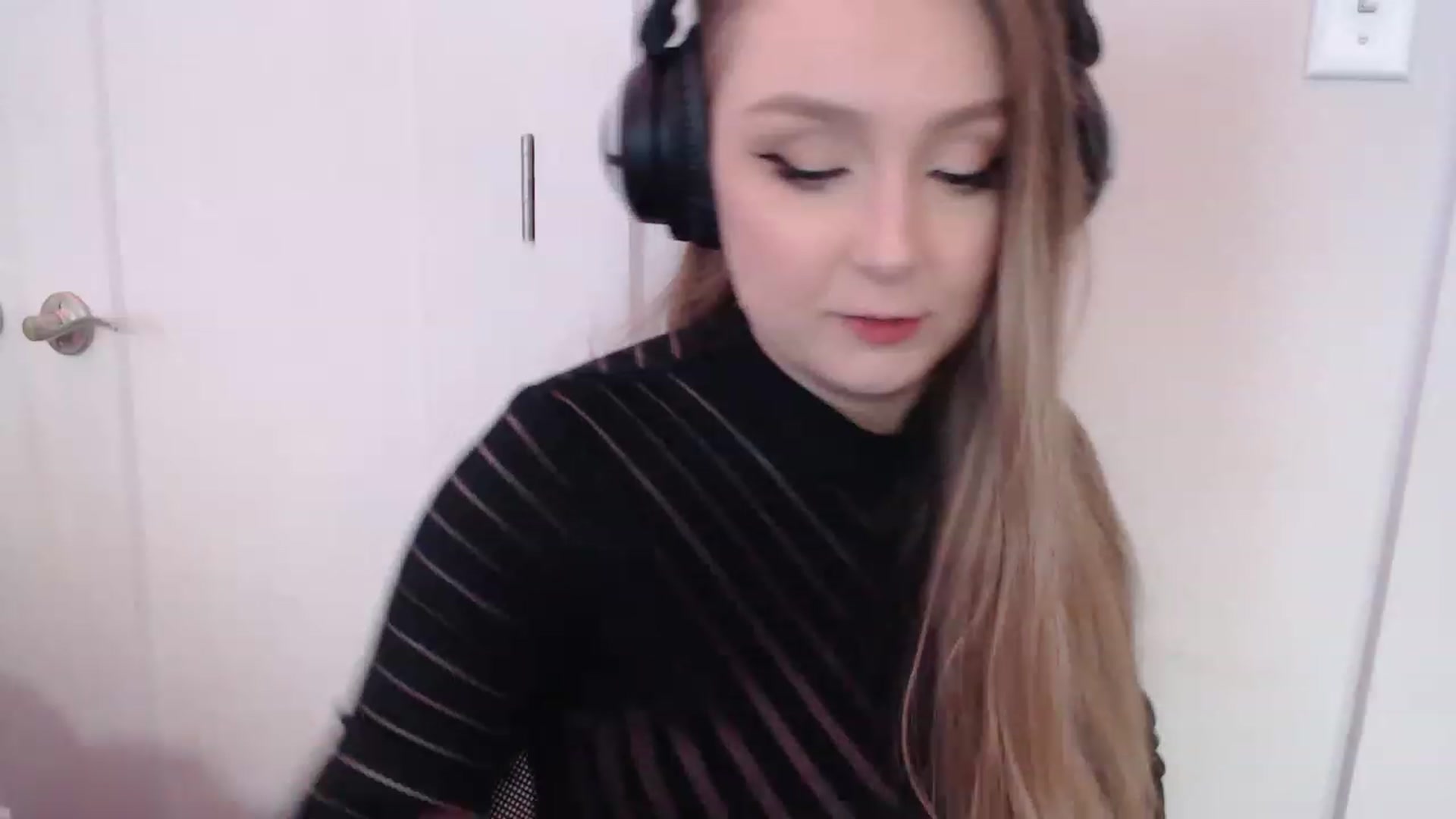 Gallery image thumbnail from LibbyxDoe's myfreecams stream on, 02/13/2023, 10:01 image 19 of 20