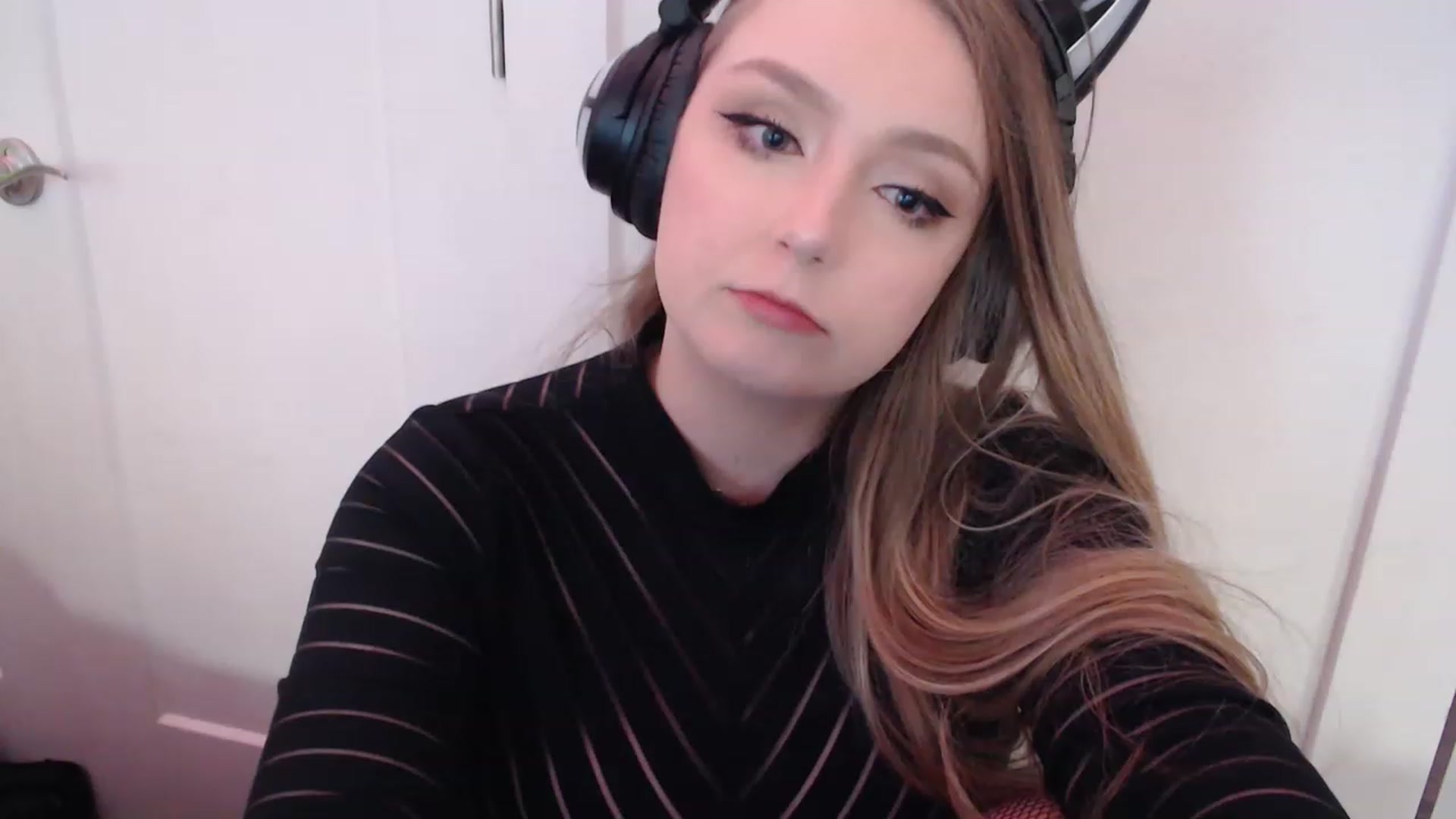 Gallery image thumbnail from LibbyxDoe's myfreecams stream on, 02/13/2023, 10:01 image 13 of 20