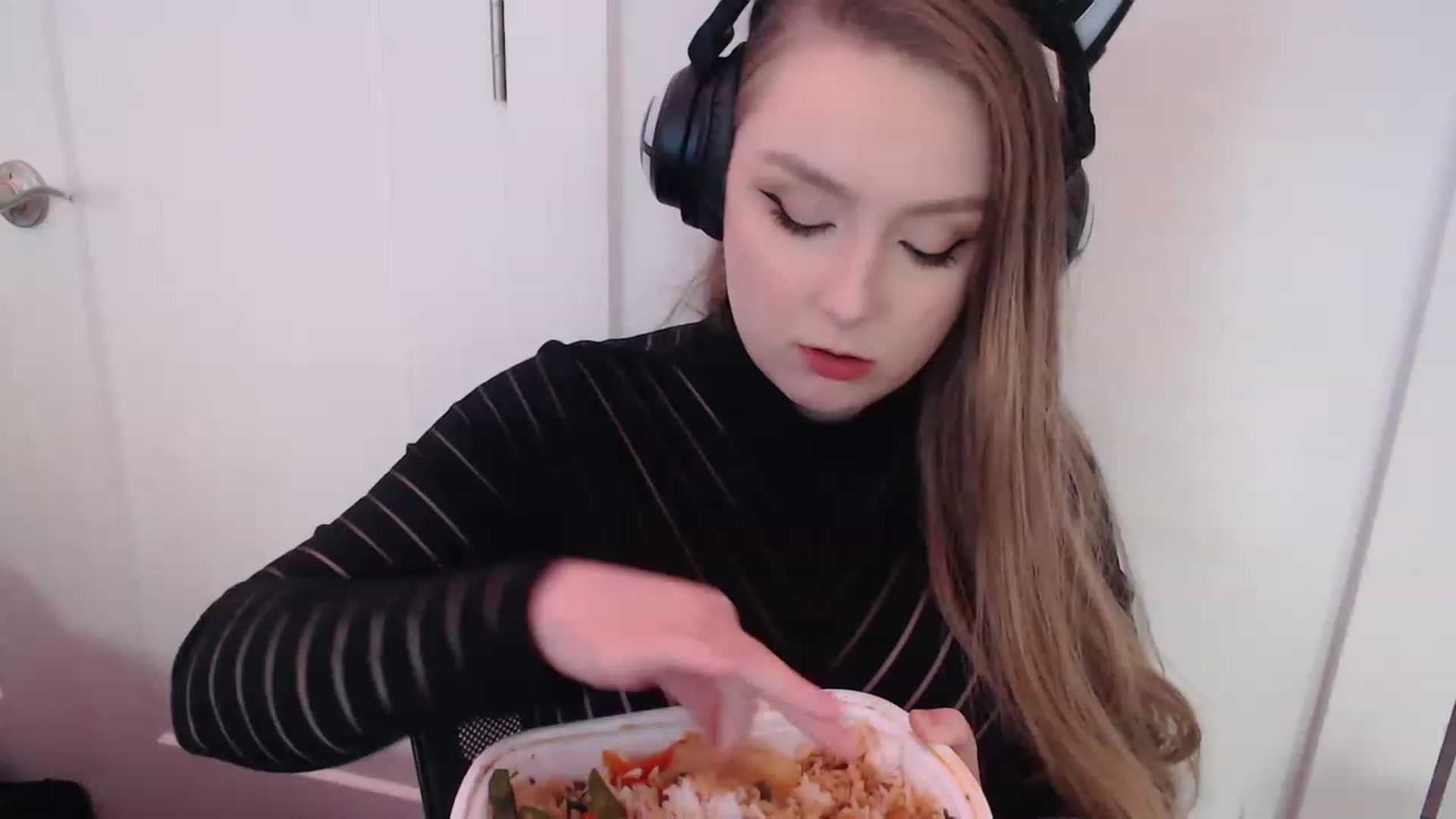 Gallery image thumbnail from LibbyxDoe's myfreecams stream on, 02/13/2023, 10:01 image 17 of 20