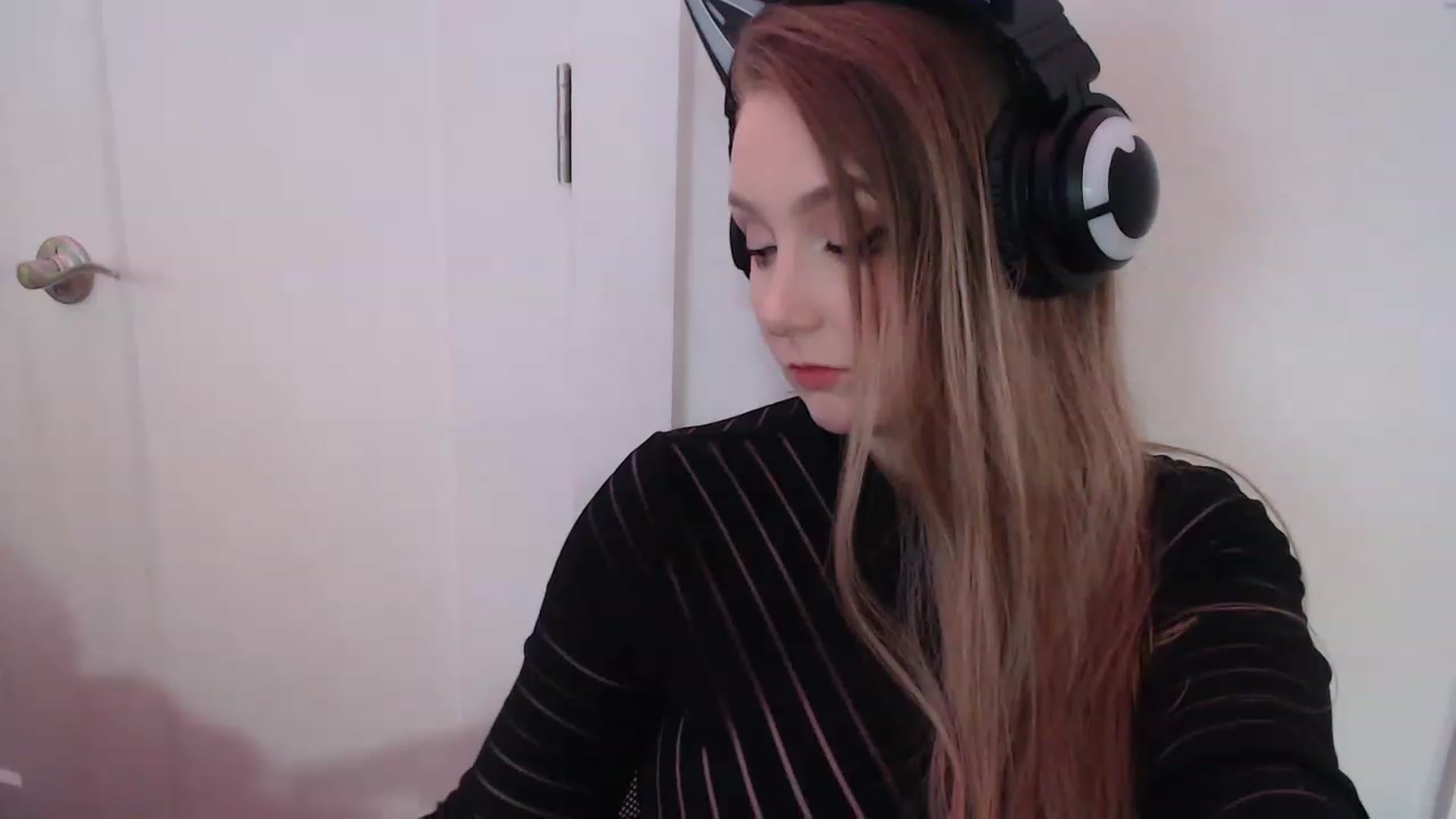 Gallery image thumbnail from LibbyxDoe's myfreecams stream on, 02/13/2023, 11:20 image 18 of 20