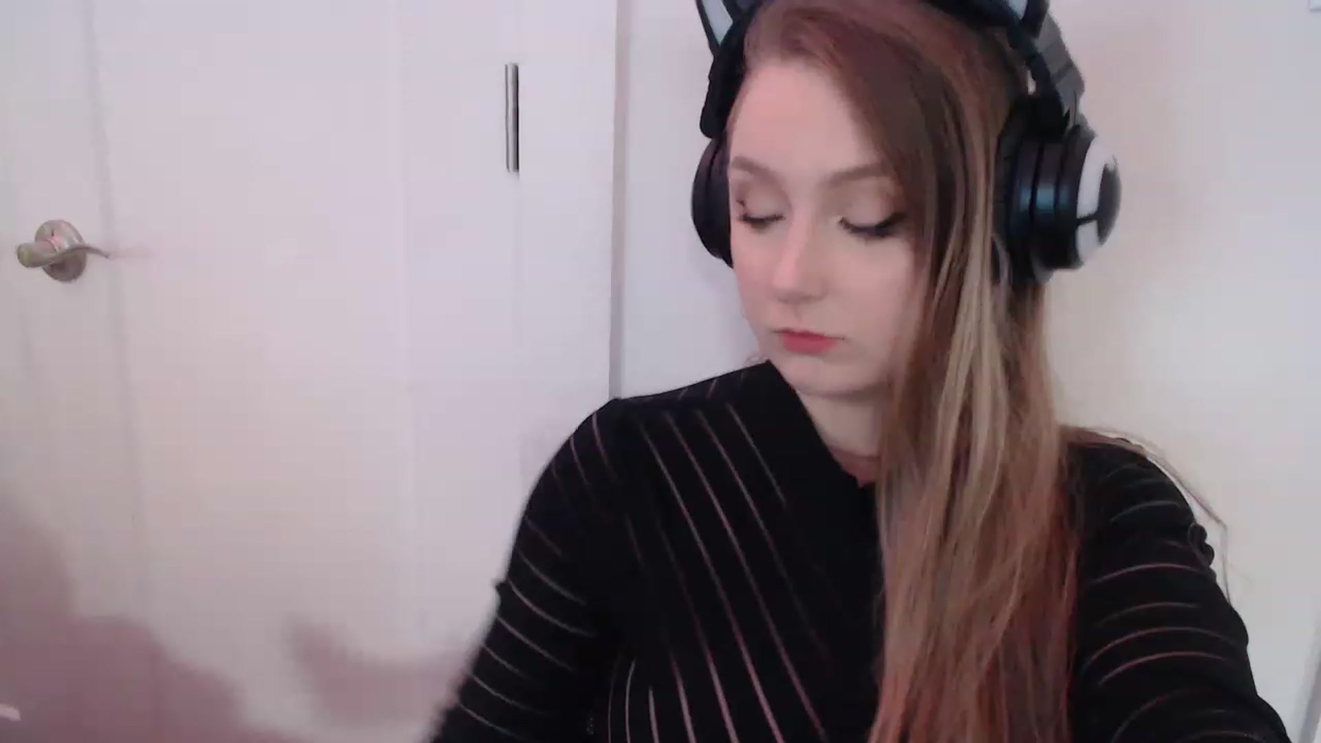 Gallery image thumbnail from LibbyxDoe's myfreecams stream on, 02/13/2023, 11:20 image 17 of 20