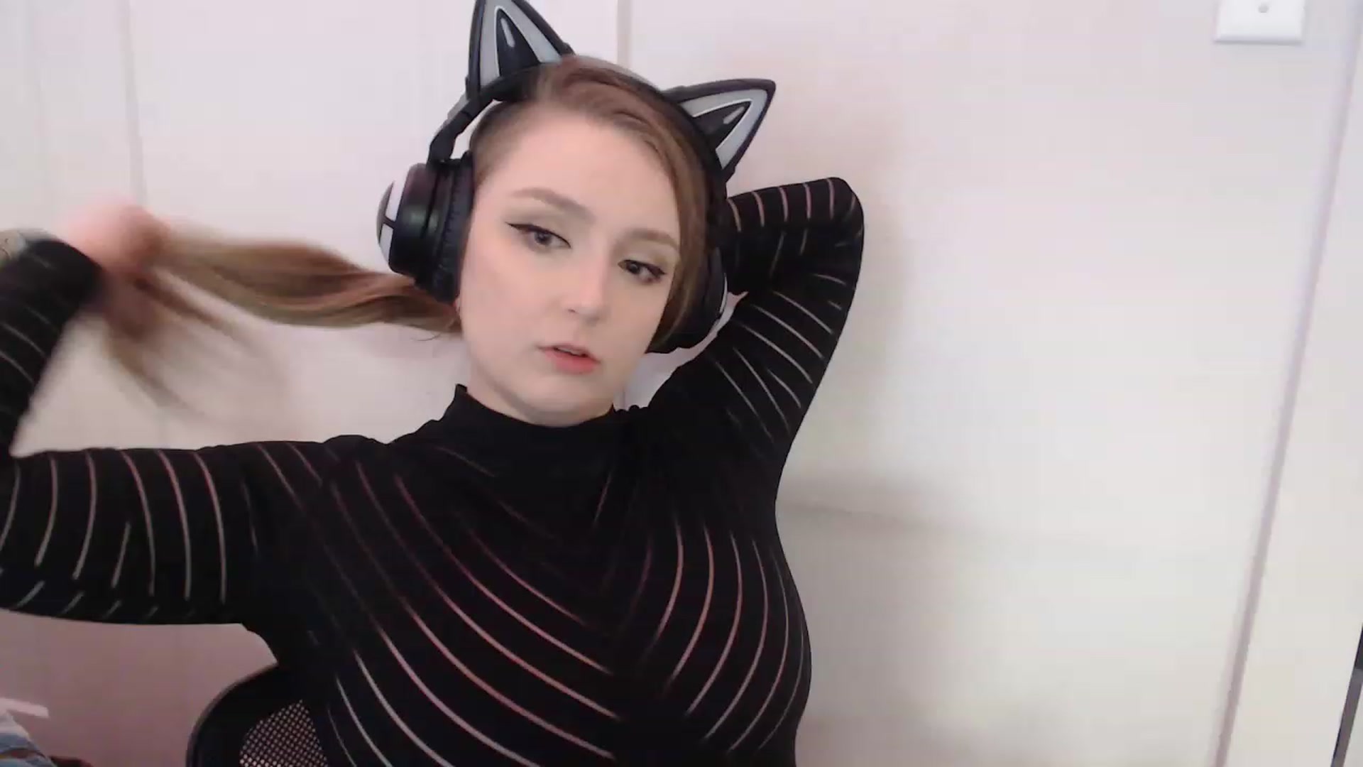 Gallery image thumbnail from LibbyxDoe's myfreecams stream on, 02/13/2023, 13:45 image 5 of 20