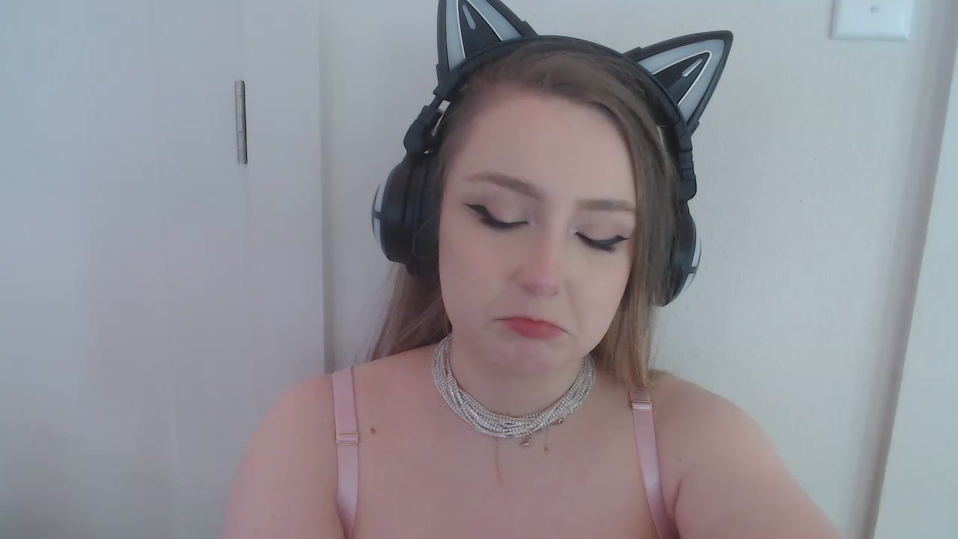 Gallery image thumbnail from LibbyxDoe's myfreecams stream on, 02/15/2023, 17:33 image 17 of 20