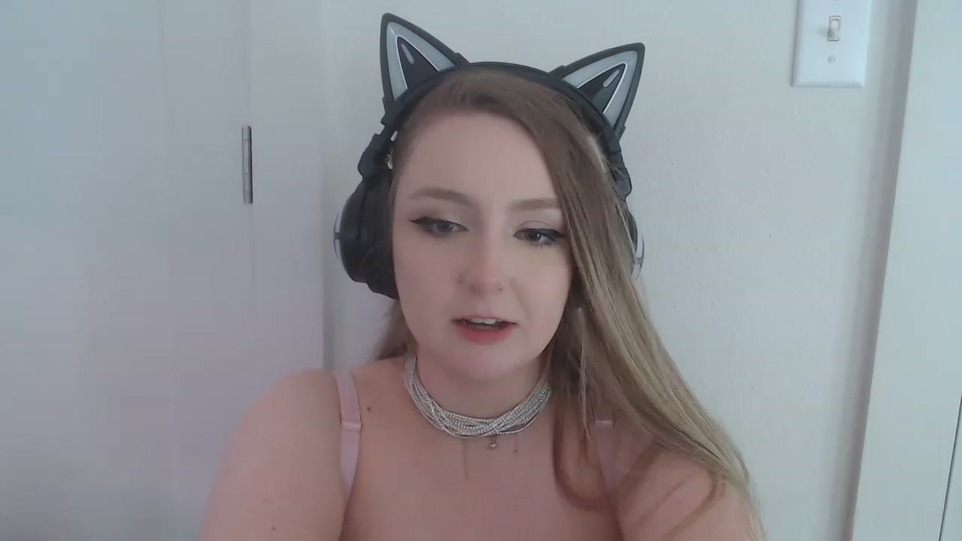 Gallery image thumbnail from LibbyxDoe's myfreecams stream on, 02/15/2023, 17:33 image 11 of 20