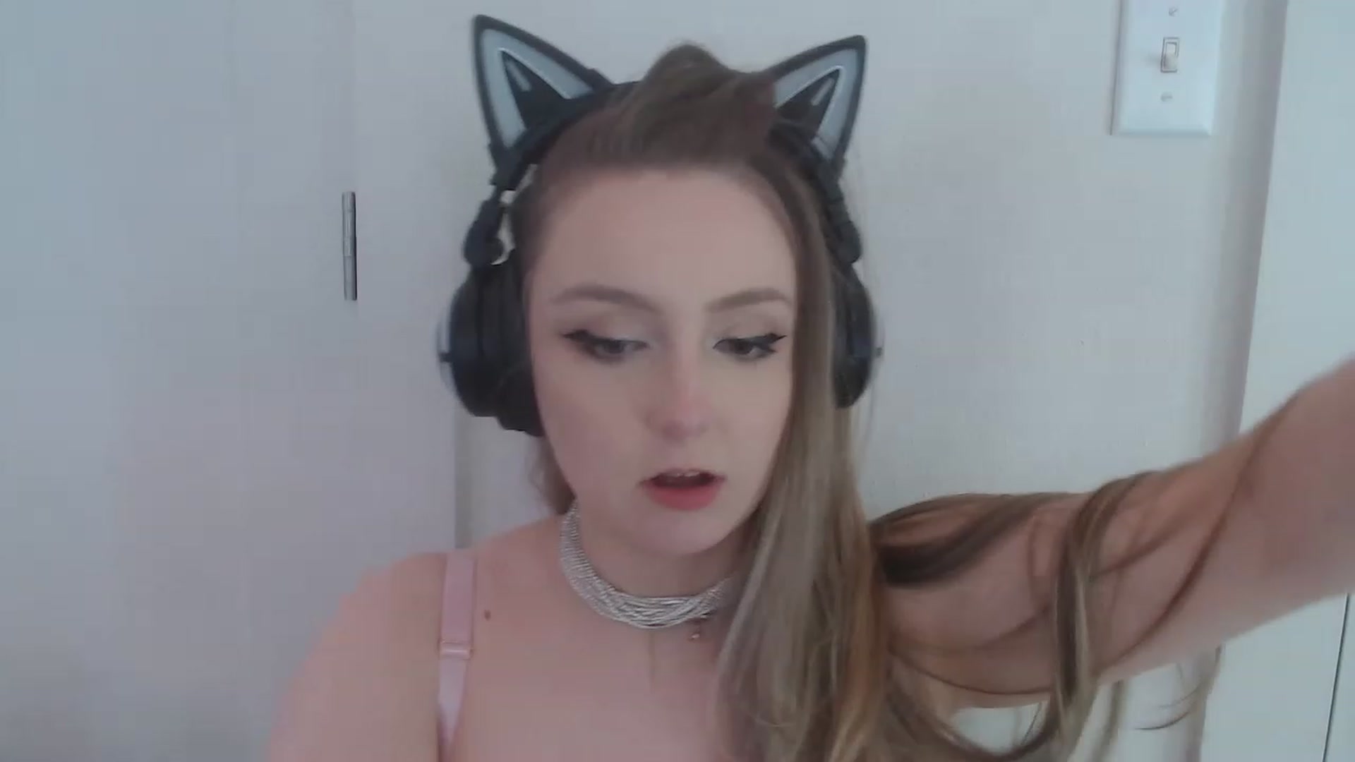 Gallery image thumbnail from LibbyxDoe's myfreecams stream on, 02/15/2023, 17:33 image 13 of 20