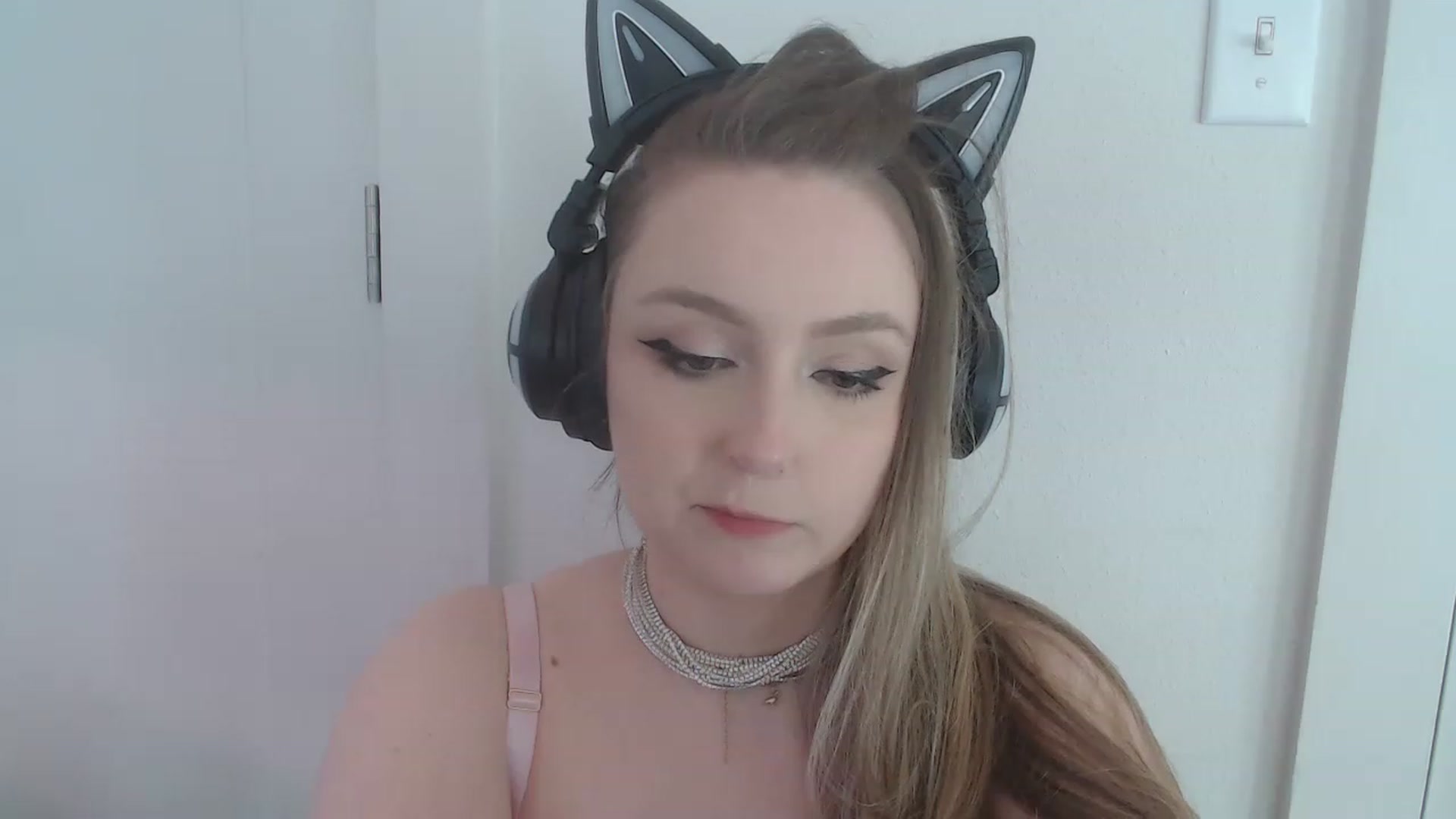 Gallery image thumbnail from LibbyxDoe's myfreecams stream on, 02/15/2023, 17:33 image 12 of 20