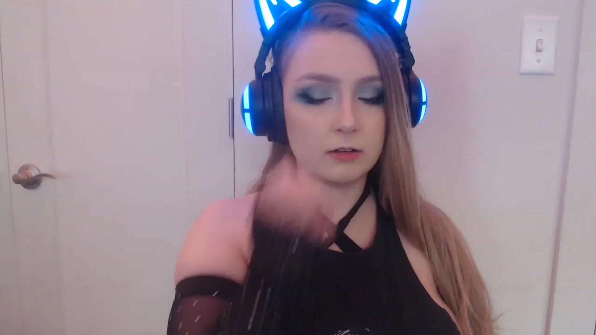 Gallery image thumbnail from LibbyxDoe's myfreecams stream on, 02/18/2023, 13:04 image 7 of 20