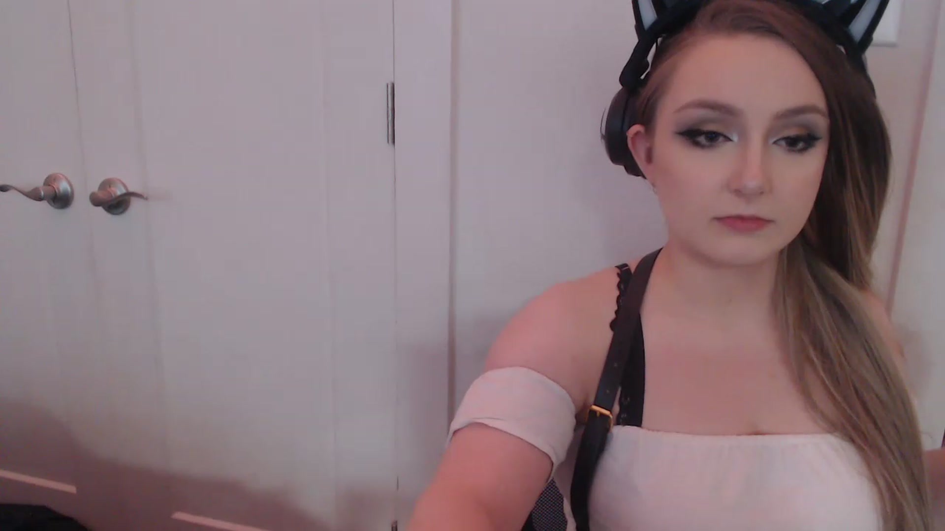 Gallery image thumbnail from LibbyxDoe's myfreecams stream on, 02/19/2023, 08:33 image 3 of 20