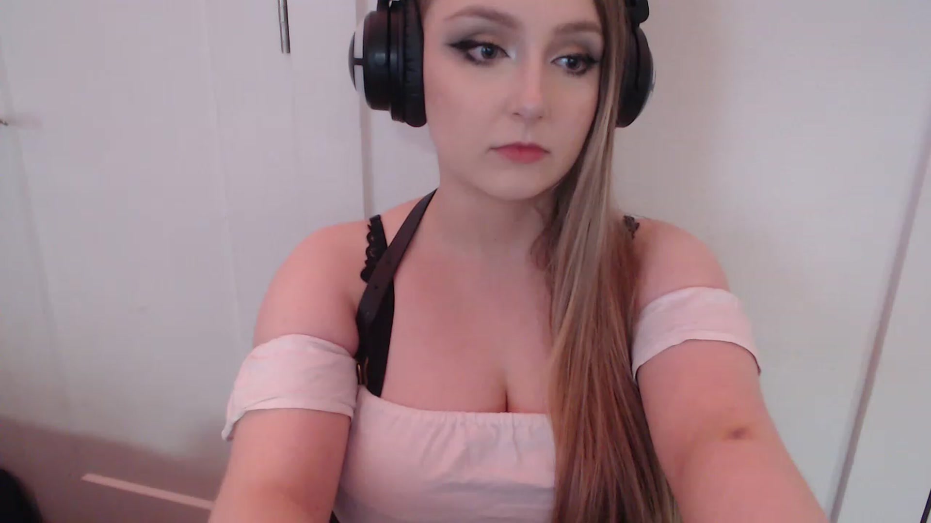 Gallery image thumbnail from LibbyxDoe's myfreecams stream on, 02/19/2023, 08:33 image 9 of 20