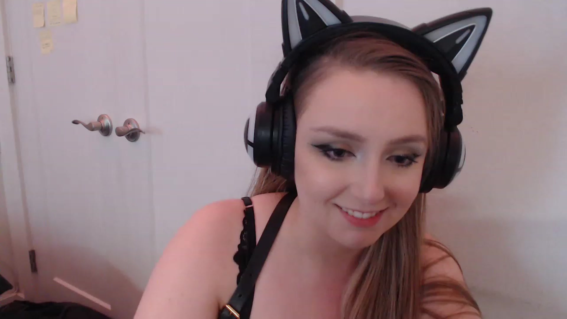 Gallery image thumbnail from LibbyxDoe's myfreecams stream on, 02/19/2023, 15:04 image 12 of 20