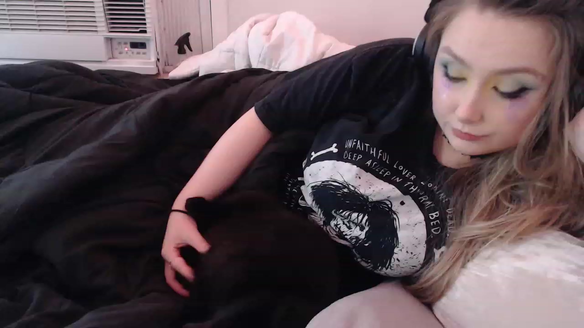 Gallery image thumbnail from LibbyxDoe's myfreecams stream on, 02/20/2023, 14:32 image 6 of 20