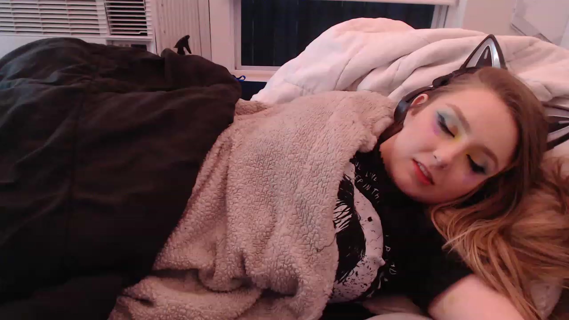 Gallery image thumbnail from LibbyxDoe's myfreecams stream on, 02/20/2023, 14:32 image 14 of 20