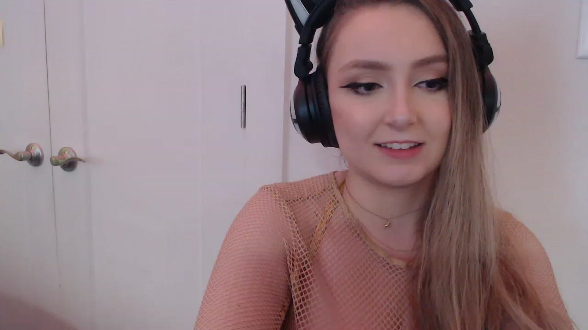 Gallery image thumbnail from LibbyxDoe's myfreecams stream on, 02/25/2023, 09:25 image 6 of 20