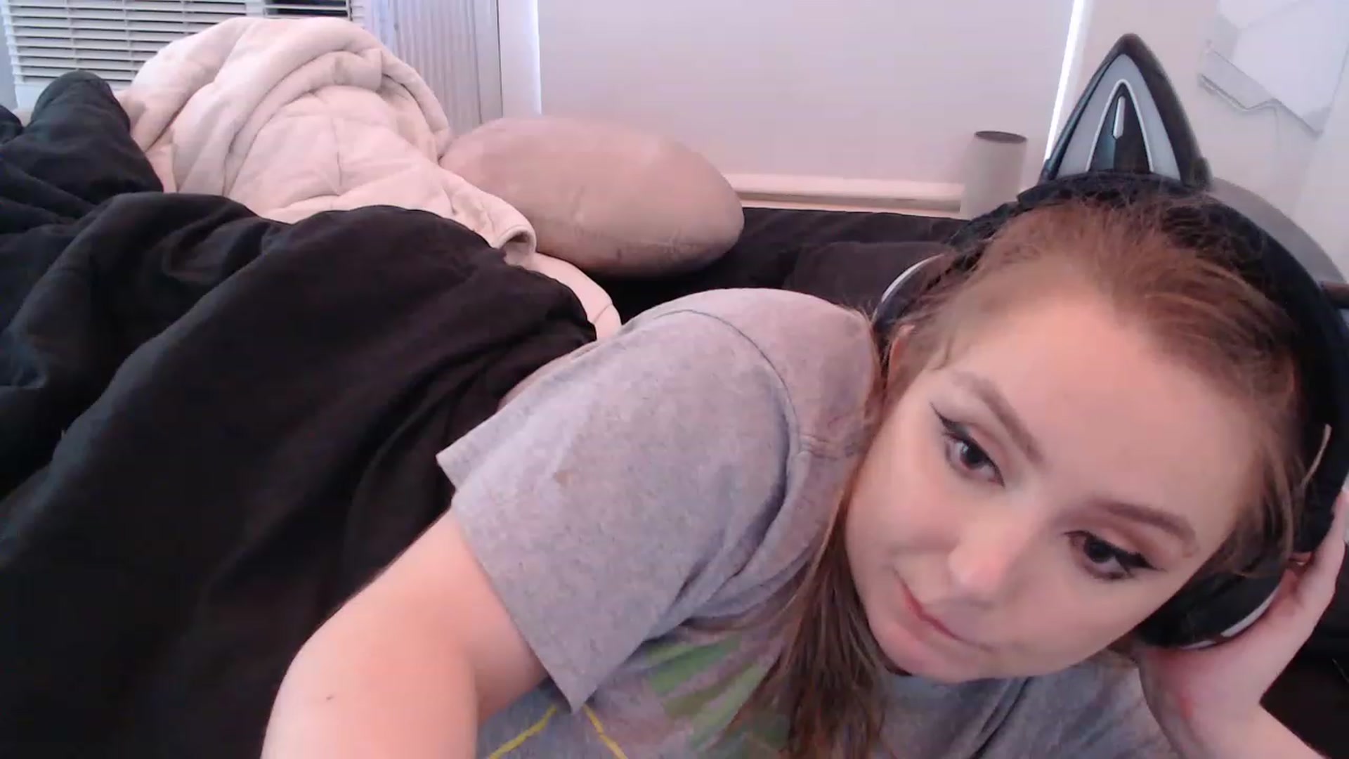 Gallery image thumbnail from LibbyxDoe's myfreecams stream on, 02/25/2023, 13:46 image 18 of 20