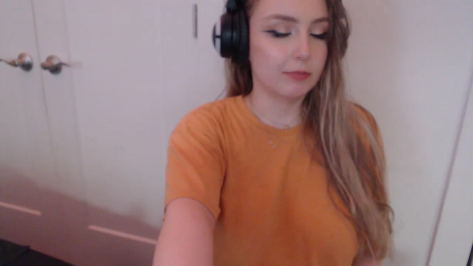 Gallery image thumbnail from LibbyxDoe's myfreecams stream on, 02/26/2023, 12:24 image 13 of 20