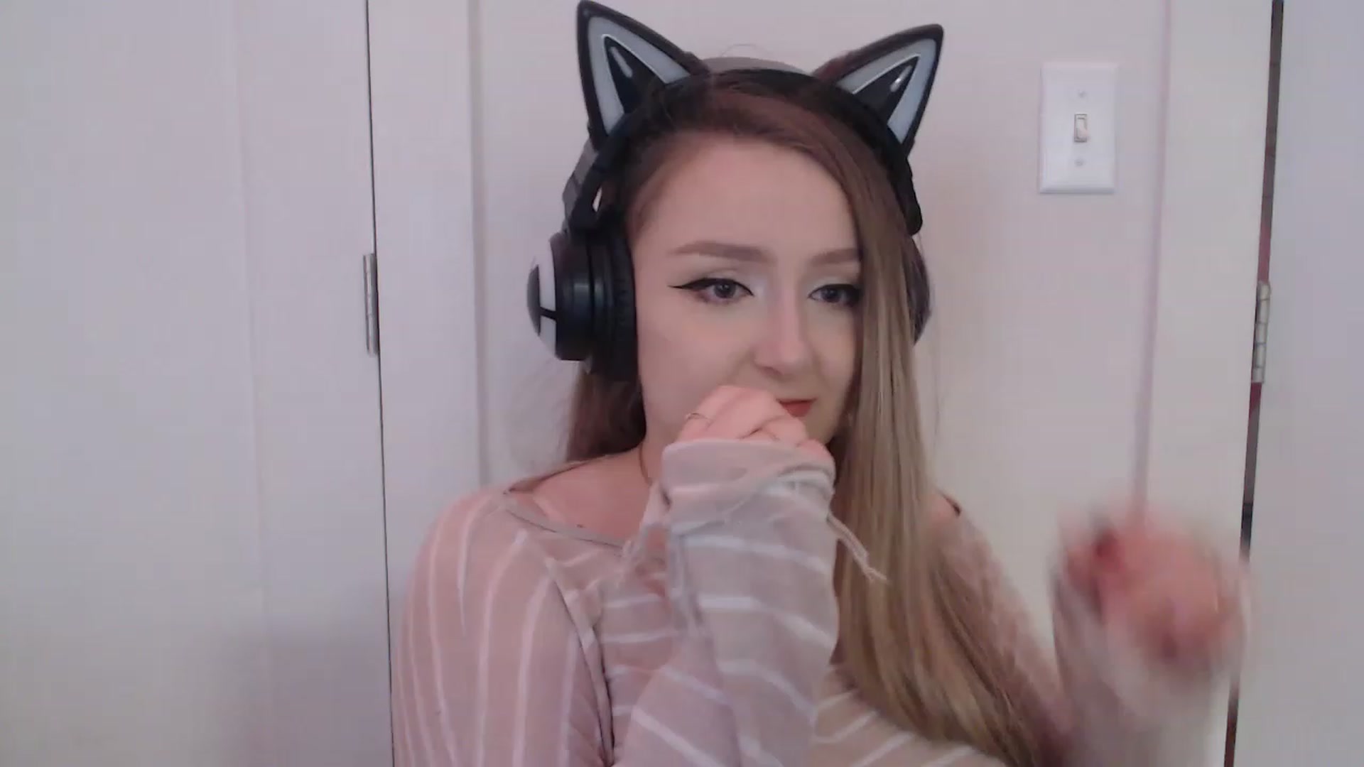 Gallery image thumbnail from LibbyxDoe's myfreecams stream on, 03/07/2023, 07:07 image 2 of 20