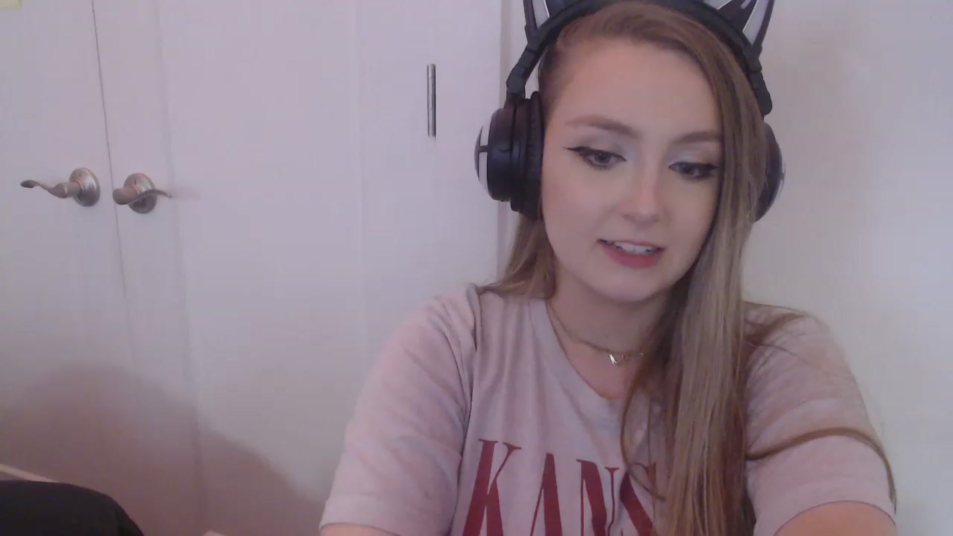 Gallery image thumbnail from LibbyxDoe's myfreecams stream on, 03/09/2023, 09:22 image 5 of 20