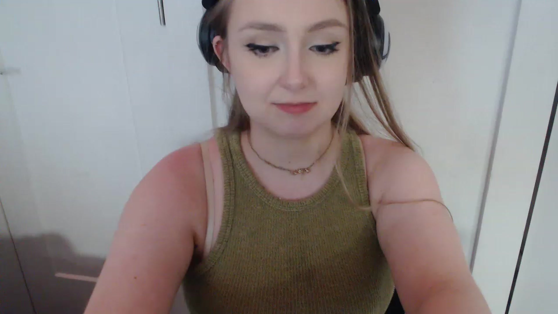 Gallery image thumbnail from LibbyxDoe's myfreecams stream on, 03/13/2023, 07:12 image 16 of 20