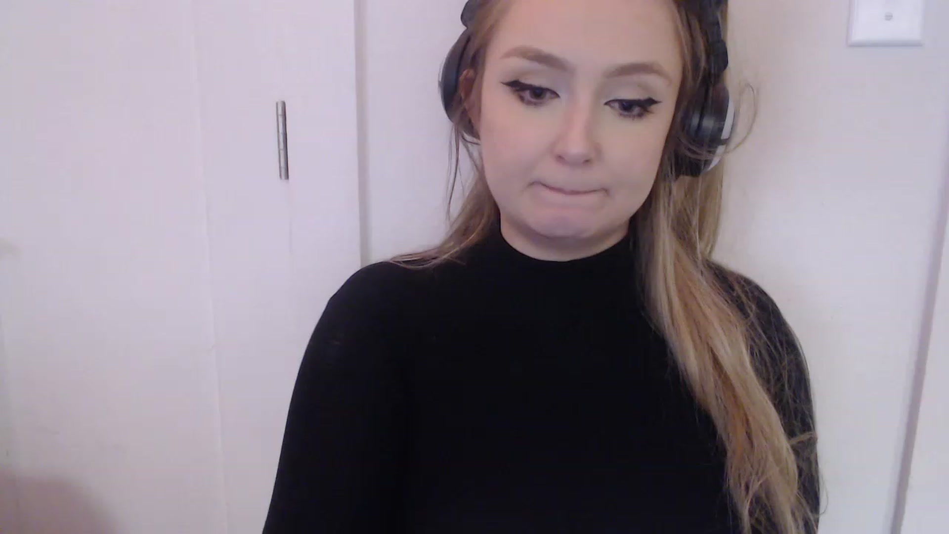Gallery image thumbnail from LibbyxDoe's myfreecams stream on, 03/15/2023, 11:35 image 9 of 20