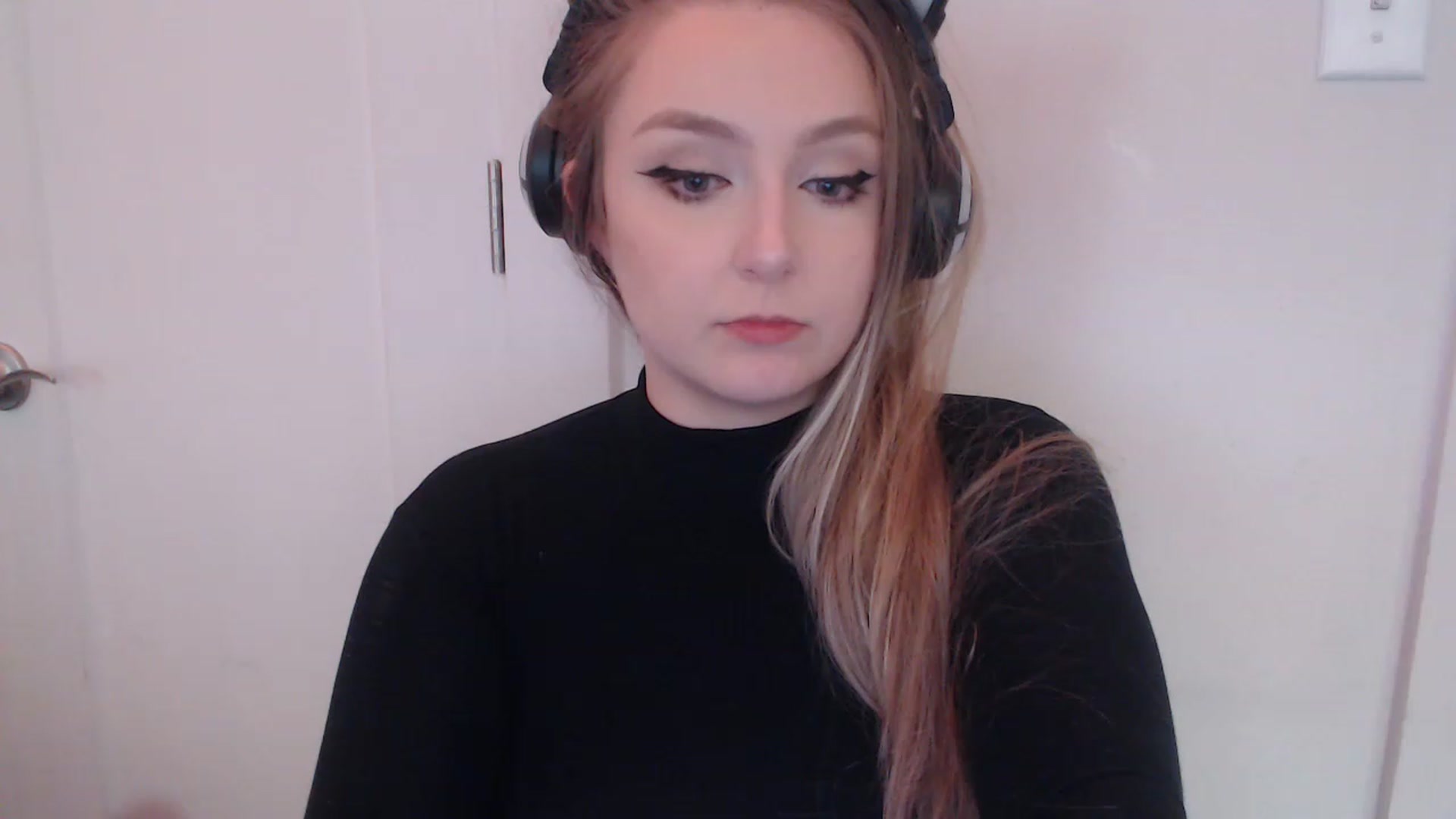 Gallery image thumbnail from LibbyxDoe's myfreecams stream on, 03/15/2023, 11:35 image 15 of 20