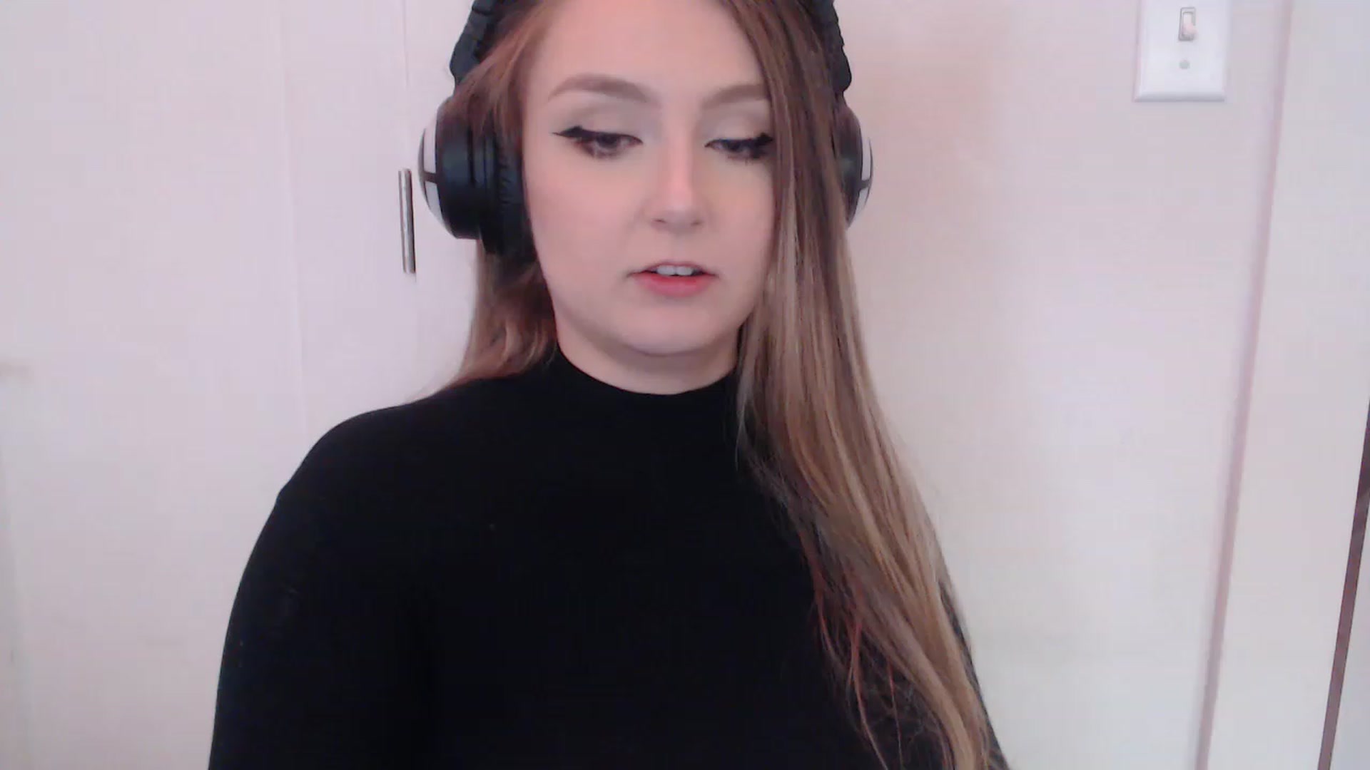Gallery image thumbnail from LibbyxDoe's myfreecams stream on, 03/15/2023, 11:35 image 13 of 20