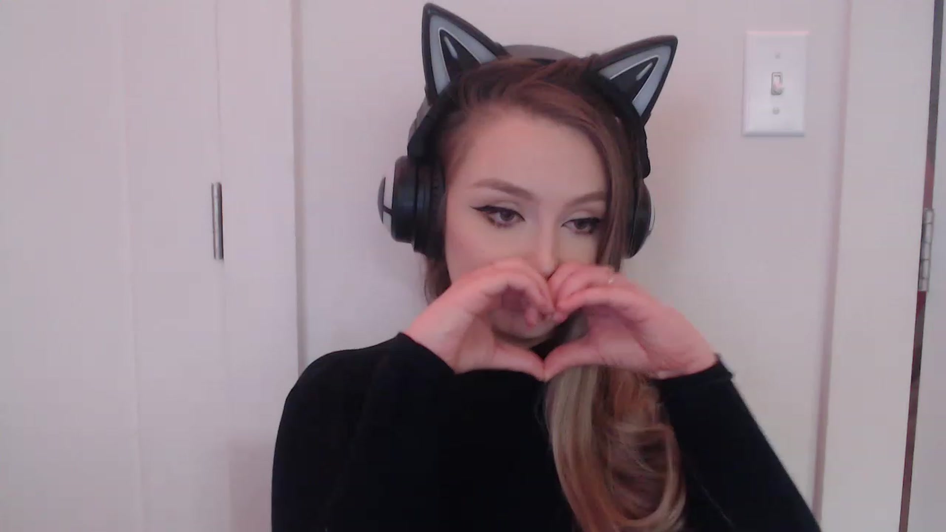 Gallery image thumbnail from LibbyxDoe's myfreecams stream on, 03/15/2023, 11:35 image 4 of 20