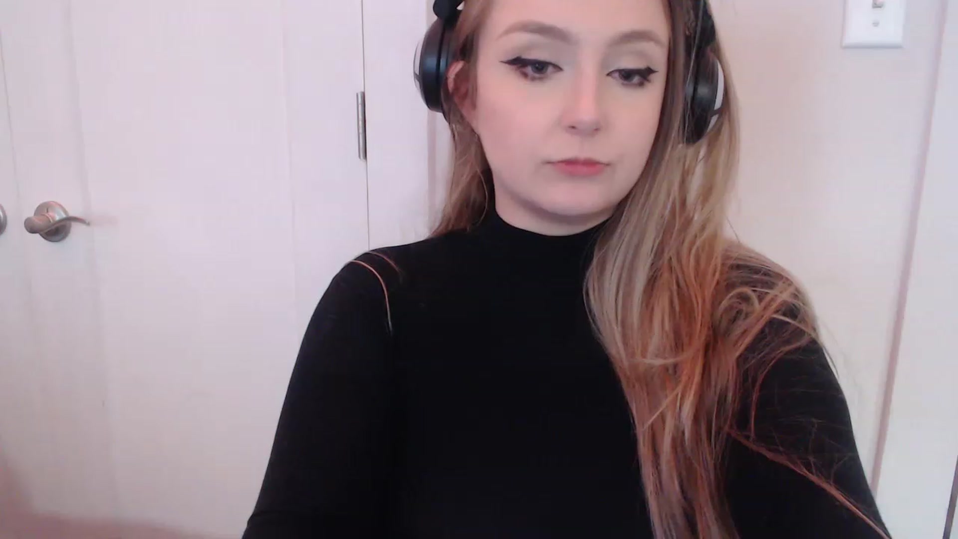 Gallery image thumbnail from LibbyxDoe's myfreecams stream on, 03/15/2023, 14:29 image 4 of 20