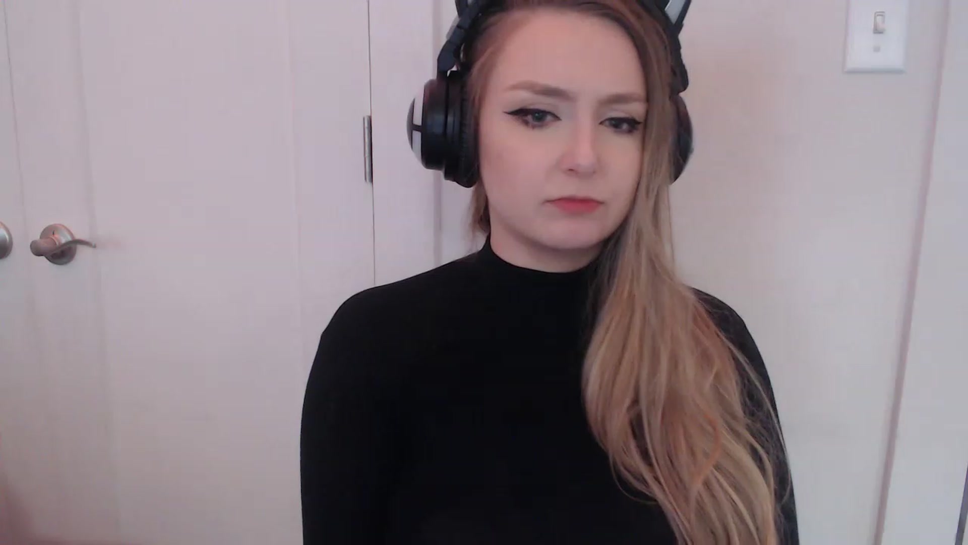 Gallery image thumbnail from LibbyxDoe's myfreecams stream on, 03/15/2023, 14:29 image 5 of 20