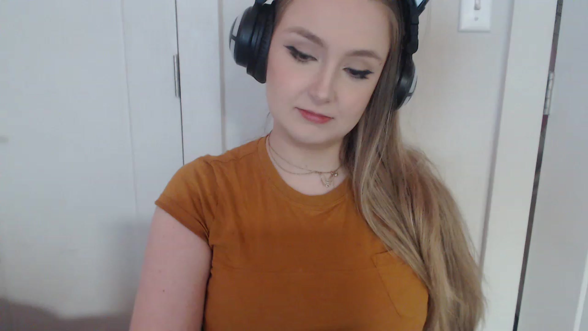 Gallery image thumbnail from LibbyxDoe's myfreecams stream on, 03/16/2023, 07:29 image 8 of 20