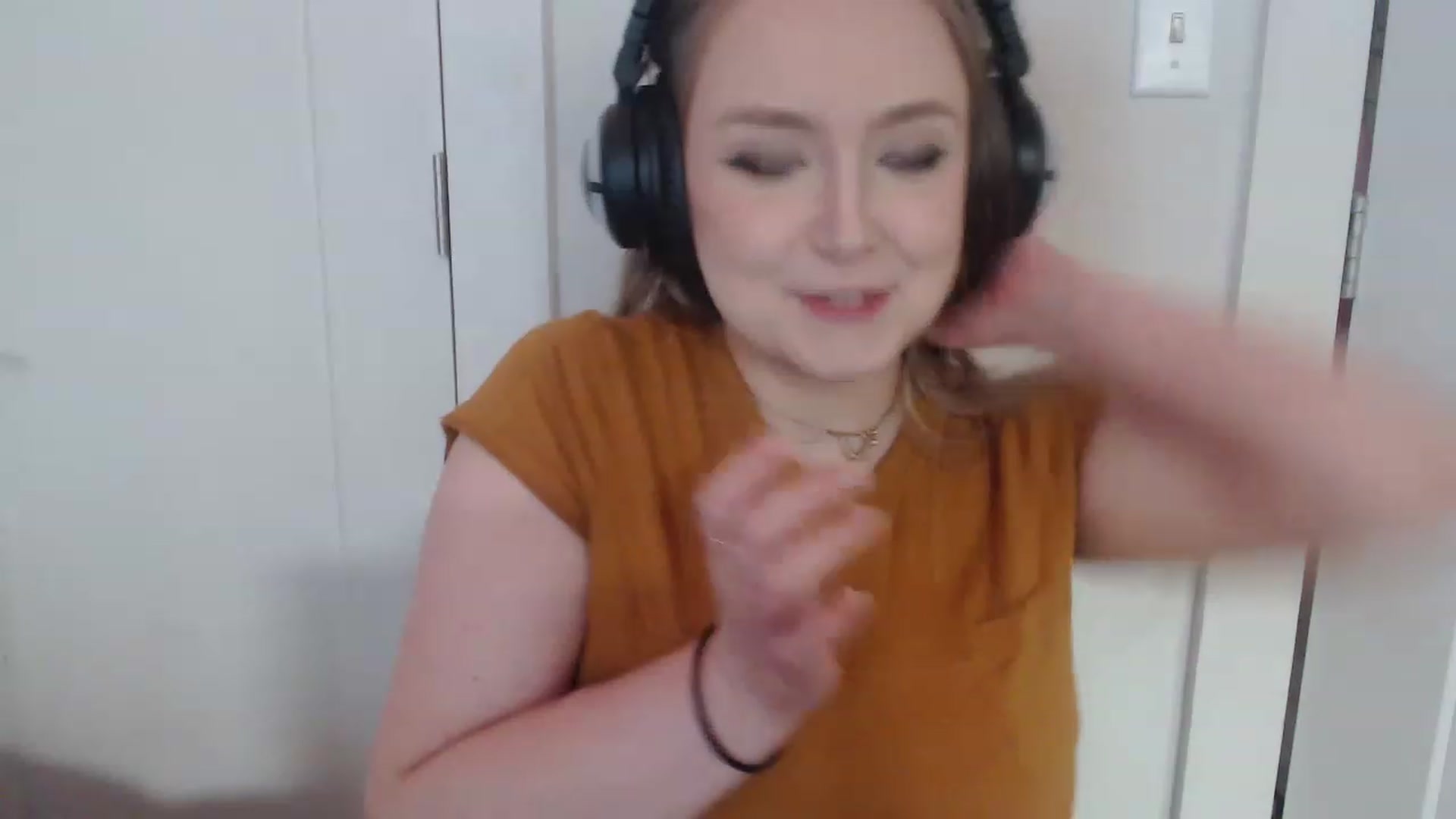 Gallery image thumbnail from LibbyxDoe's myfreecams stream on, 03/16/2023, 07:29 image 9 of 20
