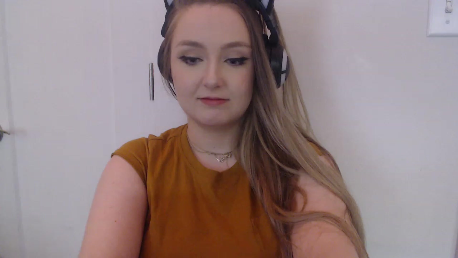 Gallery image thumbnail from LibbyxDoe's myfreecams stream on, 03/16/2023, 12:24 image 16 of 20