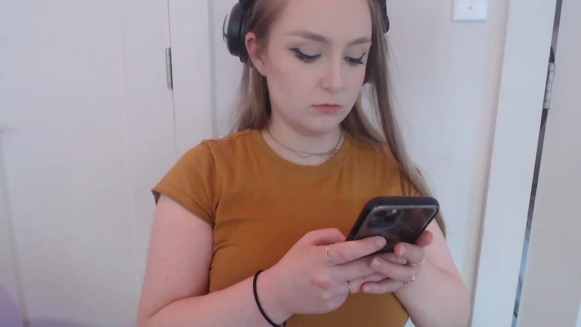 Gallery image thumbnail from LibbyxDoe's myfreecams stream on, 03/16/2023, 13:44 image 19 of 20